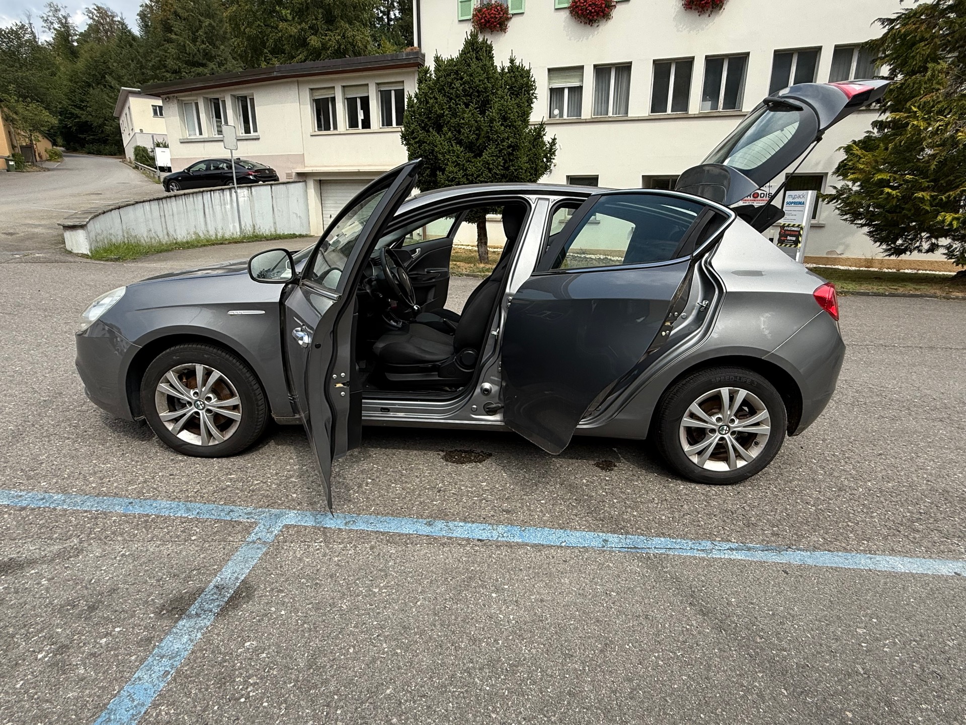 ALFA ROMEO Giulietta 1.6 JTDM Veloce-image-15