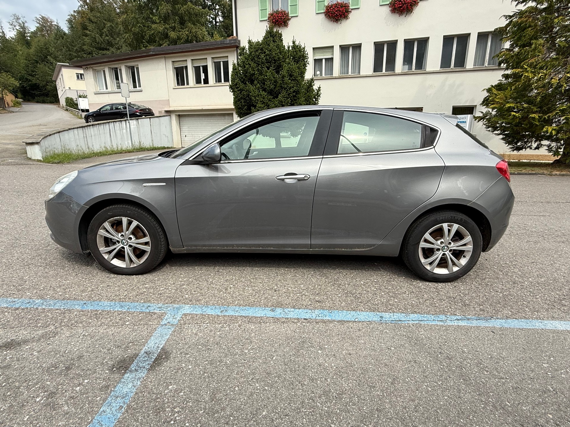ALFA ROMEO Giulietta 1.6 JTDM Veloce-image-3