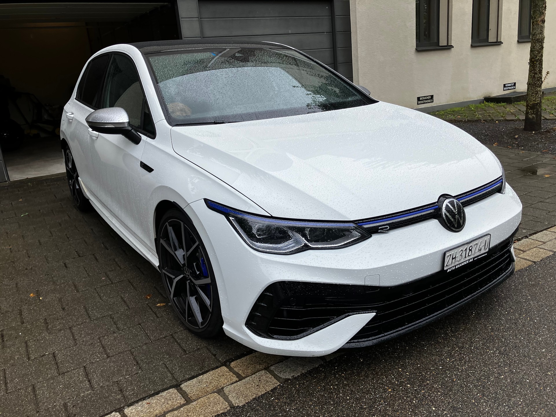 VW Golf 2.0 TSI R DSG 4Motion-image-1