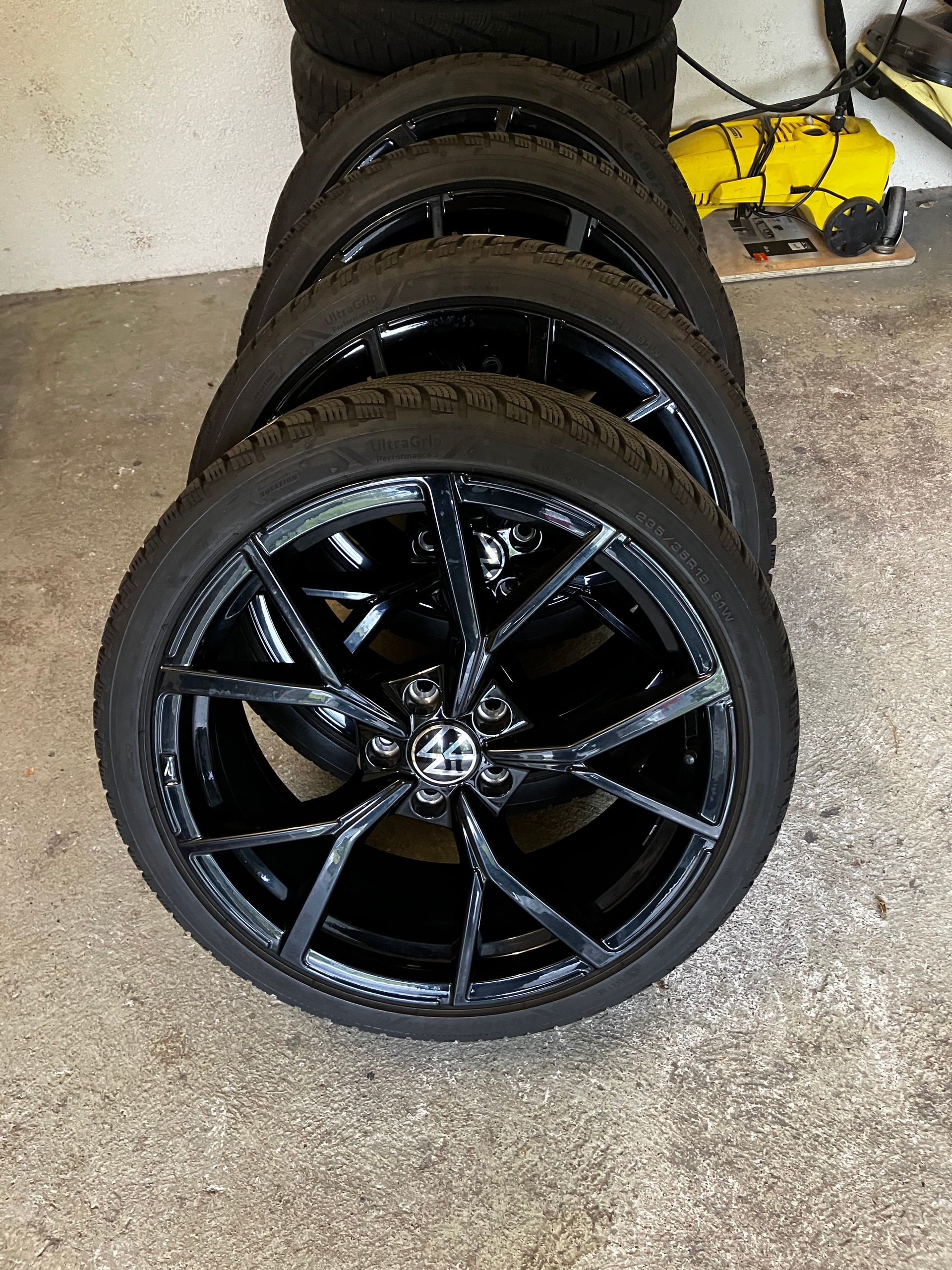 VW Golf 2.0 TSI R DSG 4Motion-image-4