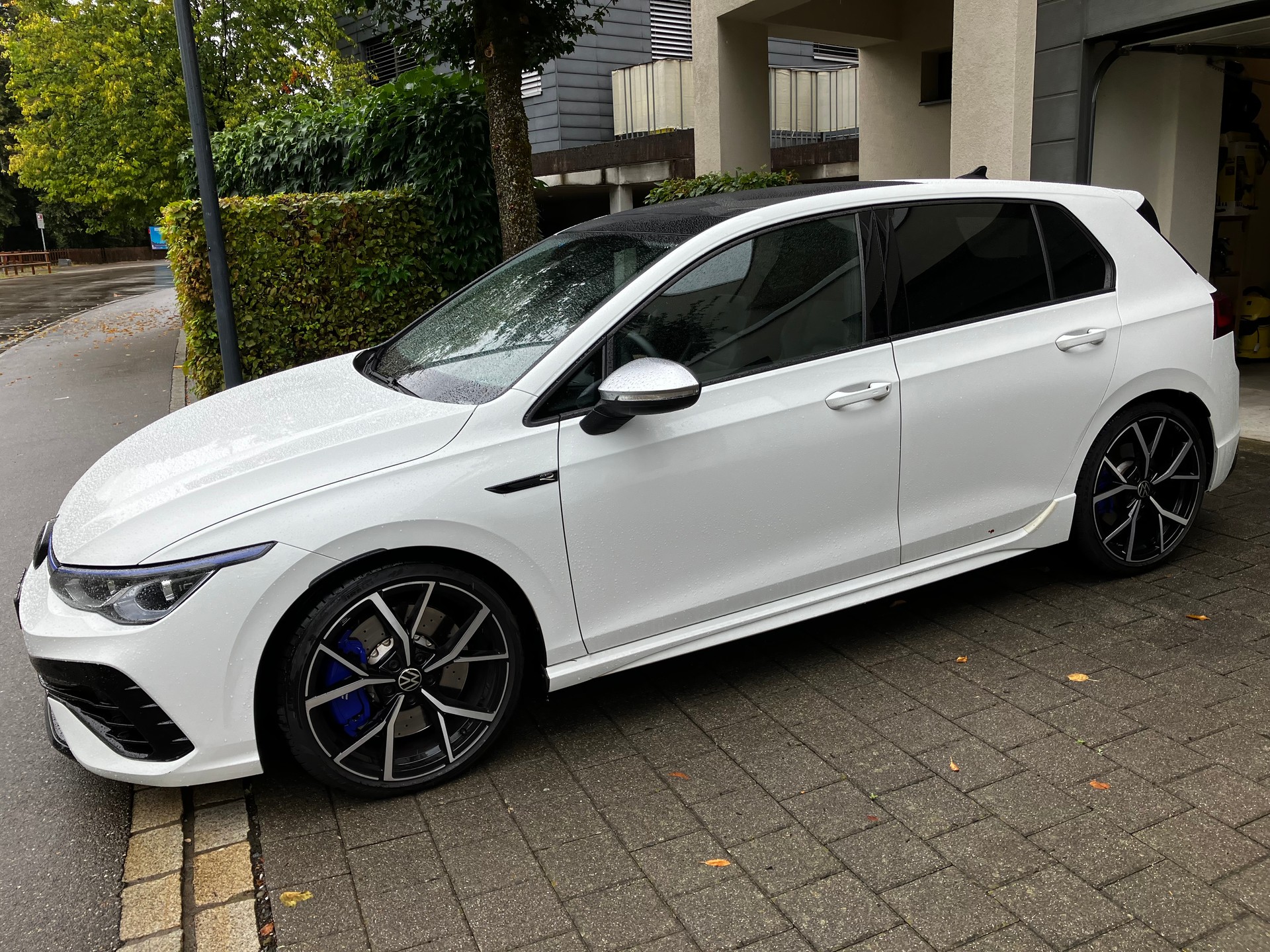 VW Golf 2.0 TSI R DSG 4Motion-image-0