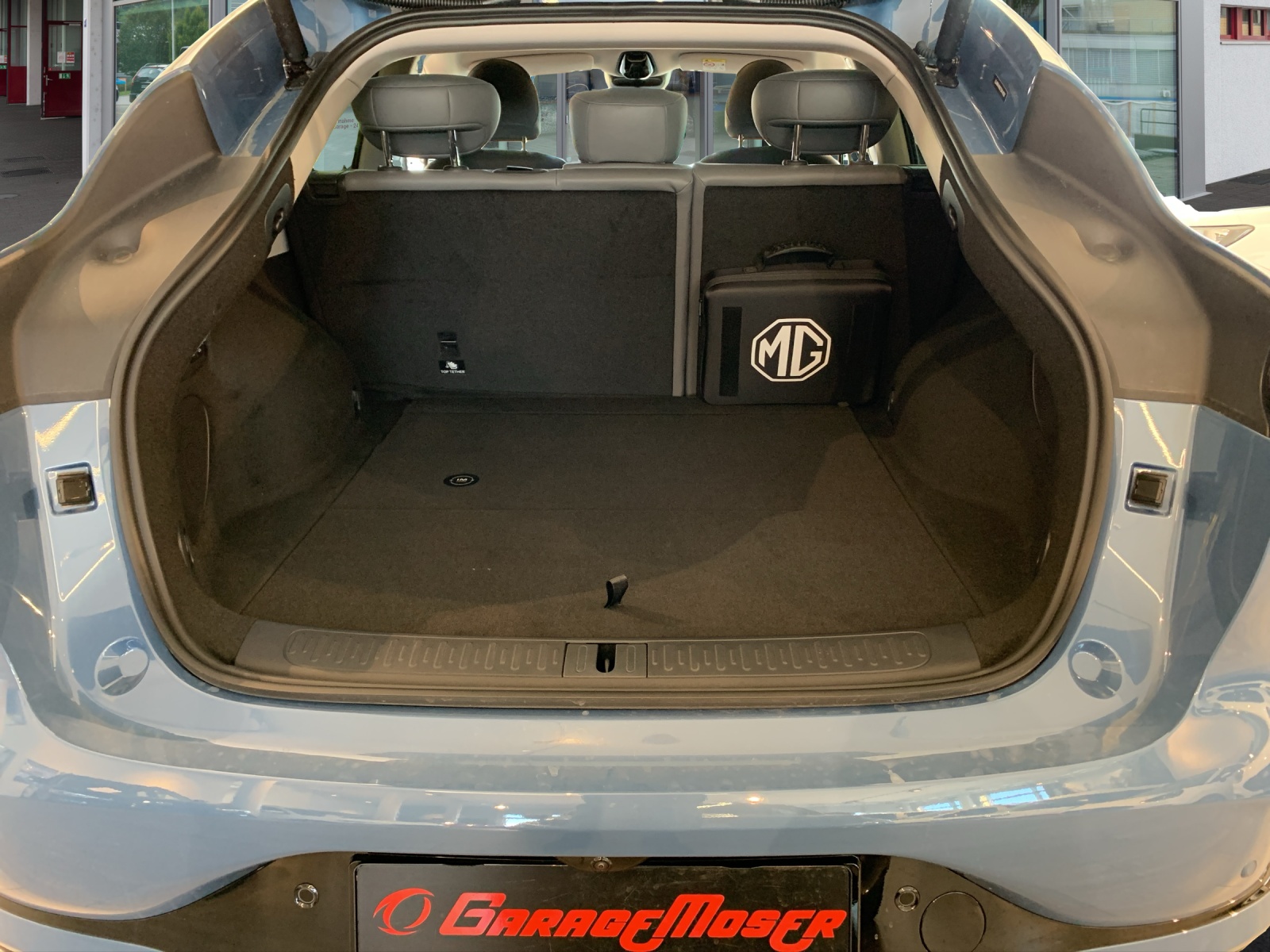 MG IM6 100 kWh Performance 21 4WD-image-11