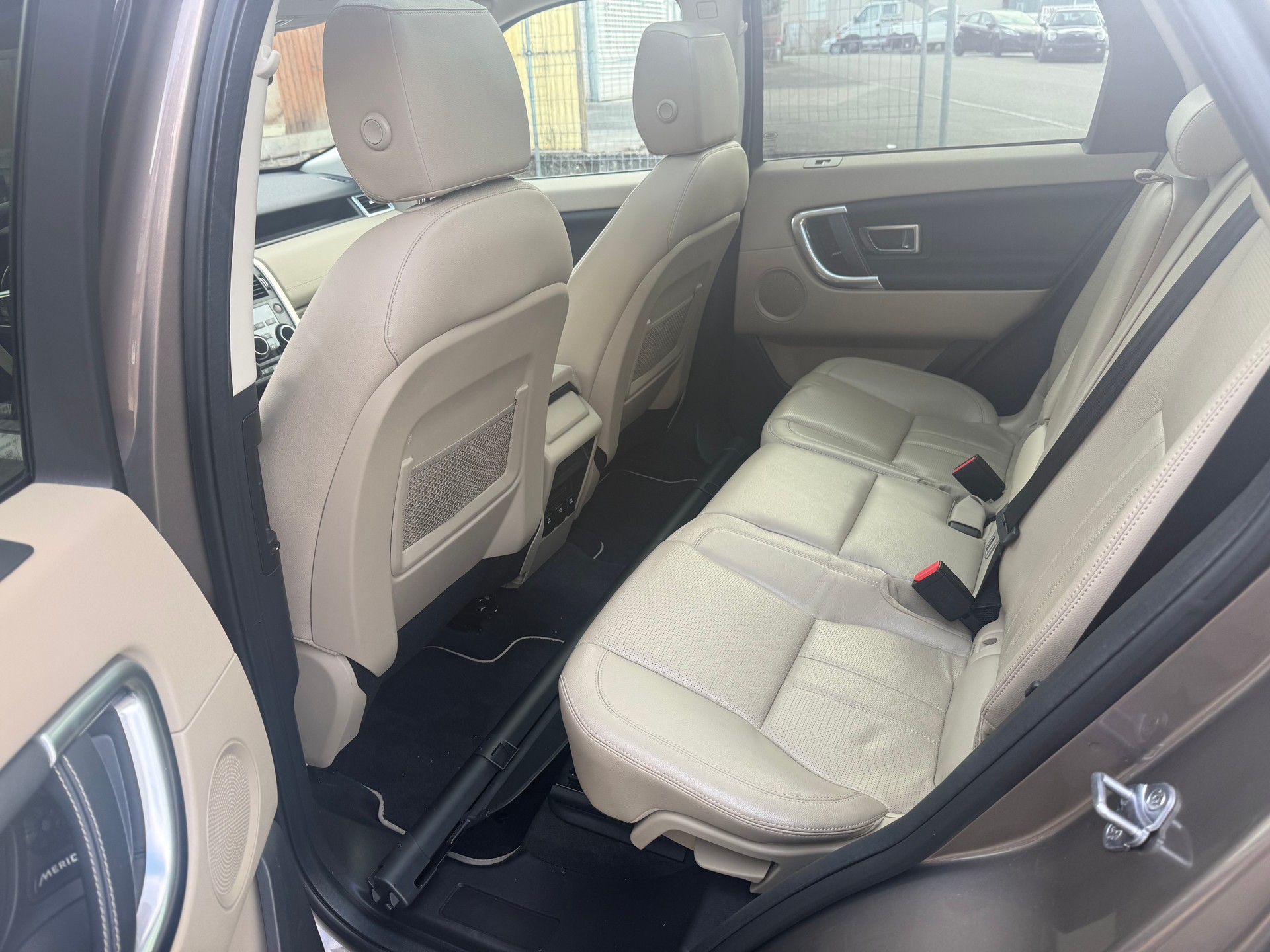 LAND ROVER Discovery Sport 2.0 TD4 Pure AT9-image-11