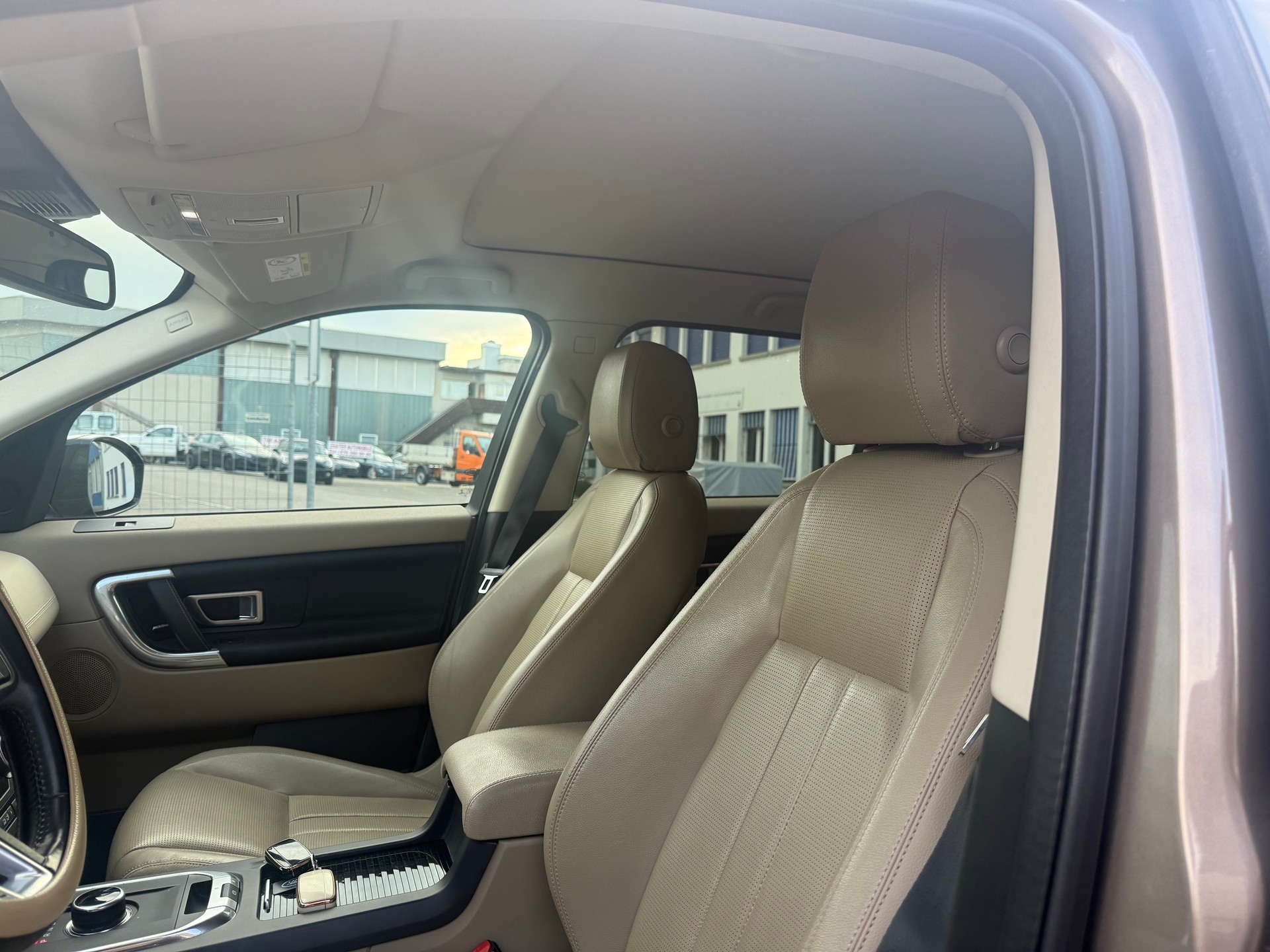 LAND ROVER Discovery Sport 2.0 TD4 Pure AT9-image-9