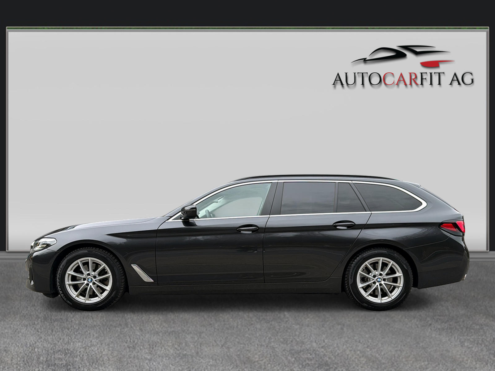 BMW 520d xDrive 48V Touring Steptronic-image-2
