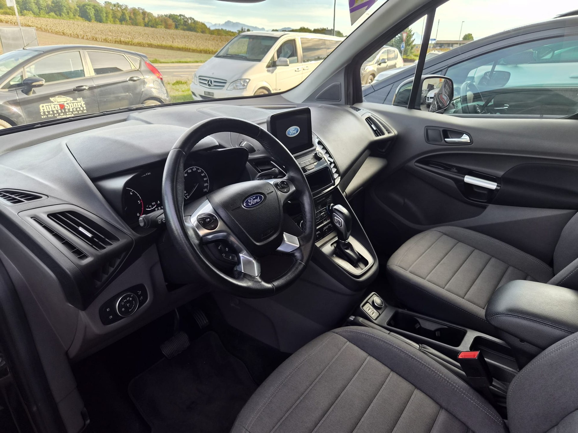 FORD Grand Tourneo Connect 1.5 EcoBlue Titanium Automat-image-3