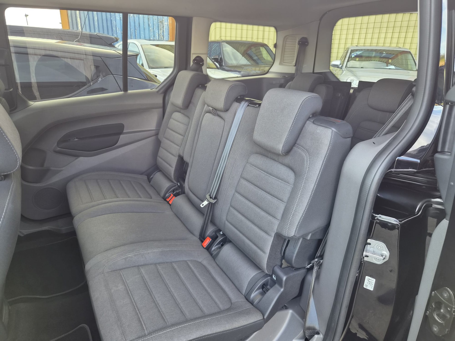 FORD Grand Tourneo Connect 1.5 EcoBlue Titanium Automat-image-4