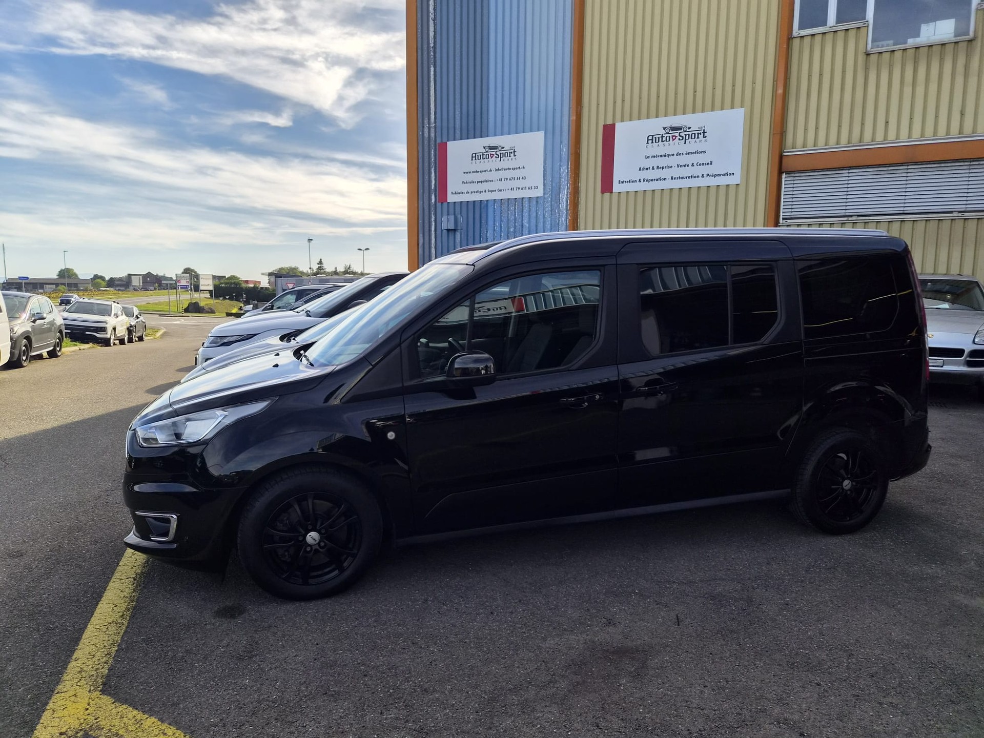FORD Grand Tourneo Connect 1.5 EcoBlue Titanium Automat-image-1