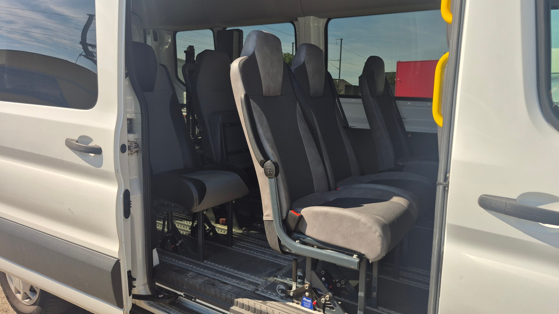 FORD Transit Combi 350 L3 Ambiente FWD-image-9