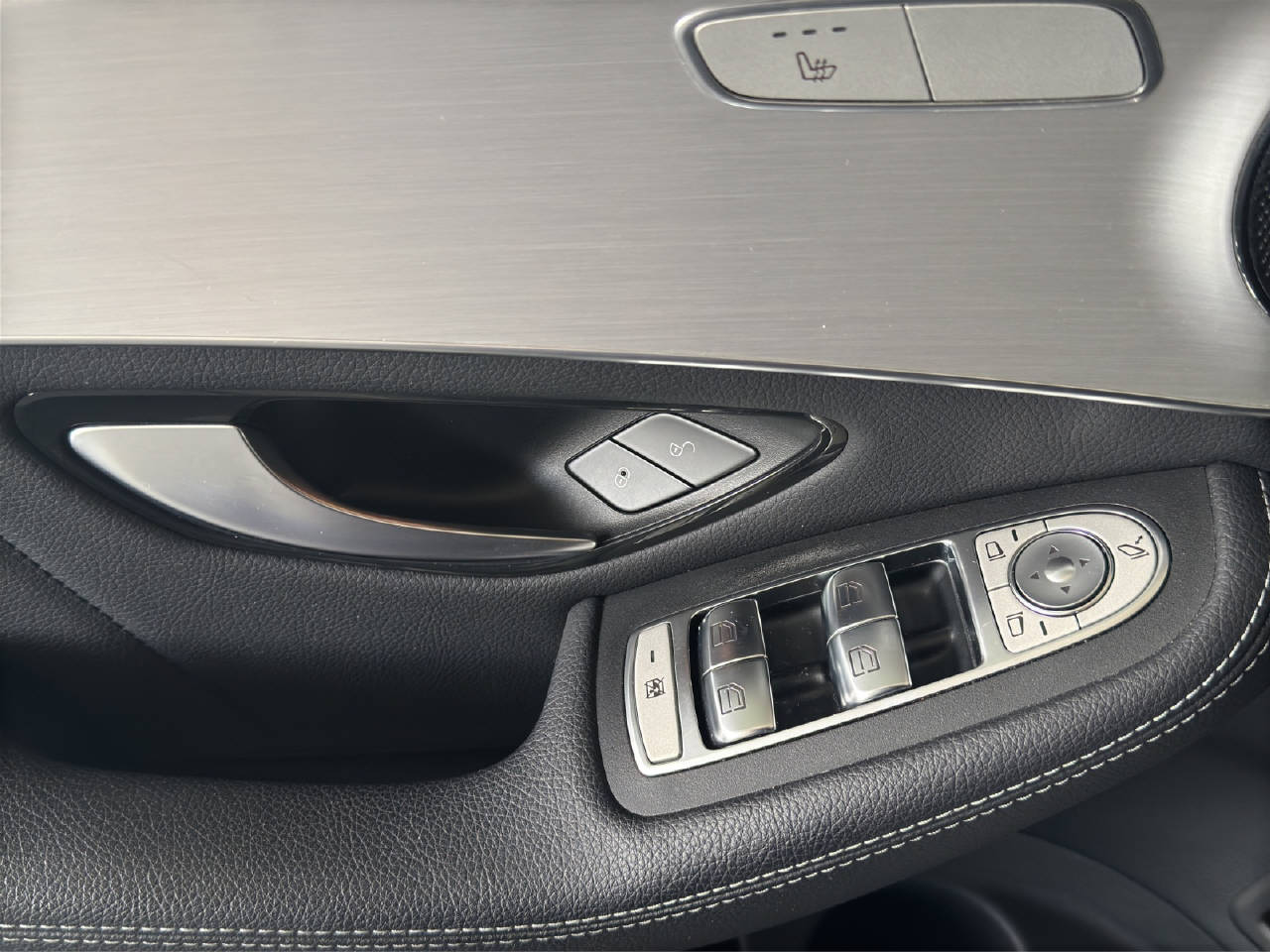 MERCEDES-BENZ GLC 300 AMG Line 4m-image-19