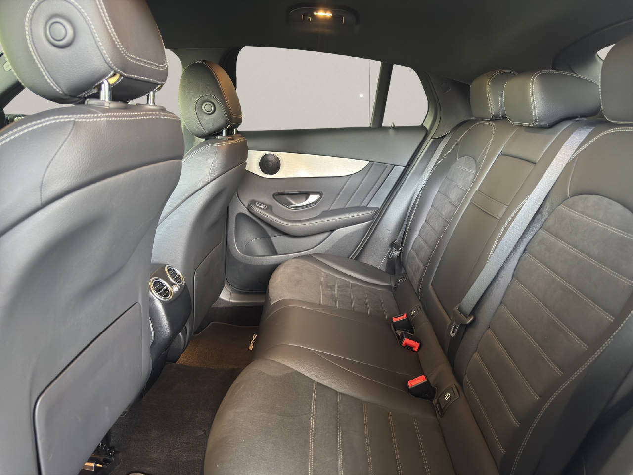 MERCEDES-BENZ GLC 300 AMG Line 4m-image-6