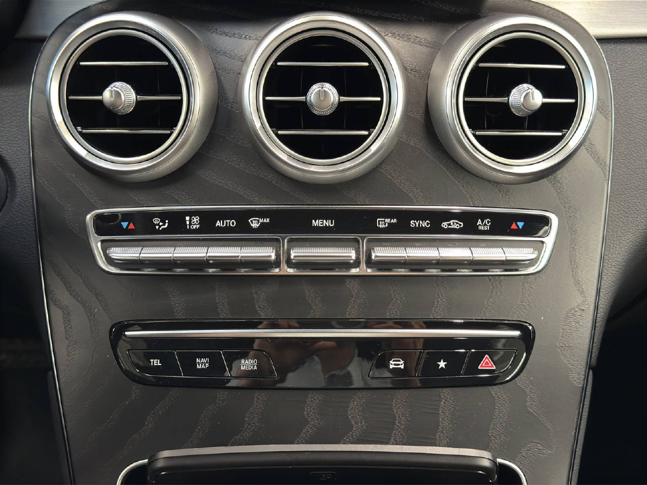 MERCEDES-BENZ GLC 300 AMG Line 4m-image-17