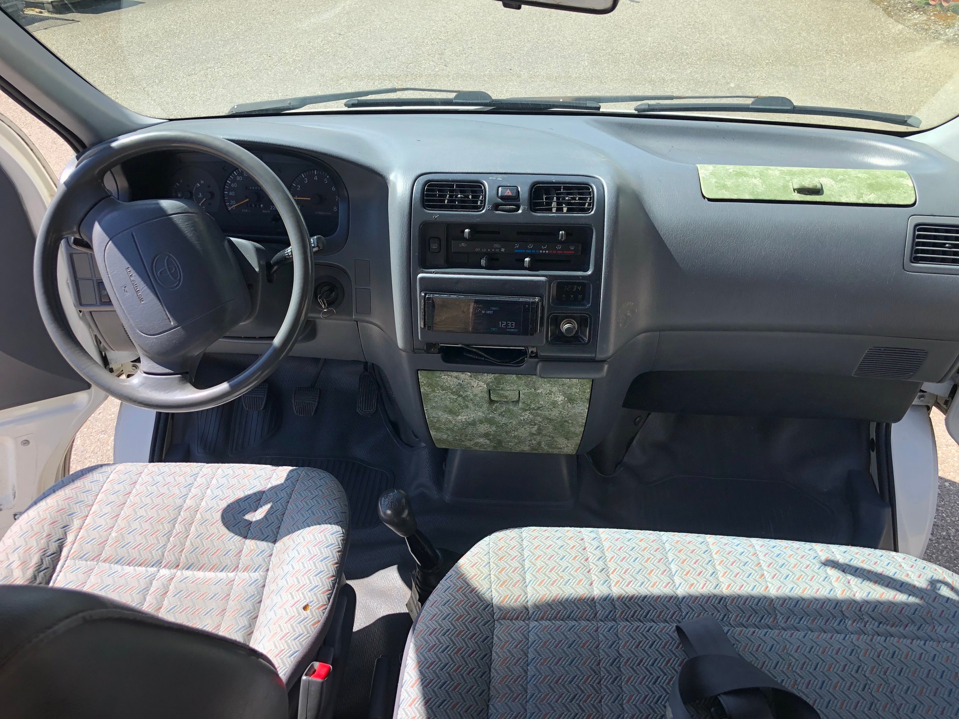 TOYOTA Hiace 2.7 Van 4x4-image-11