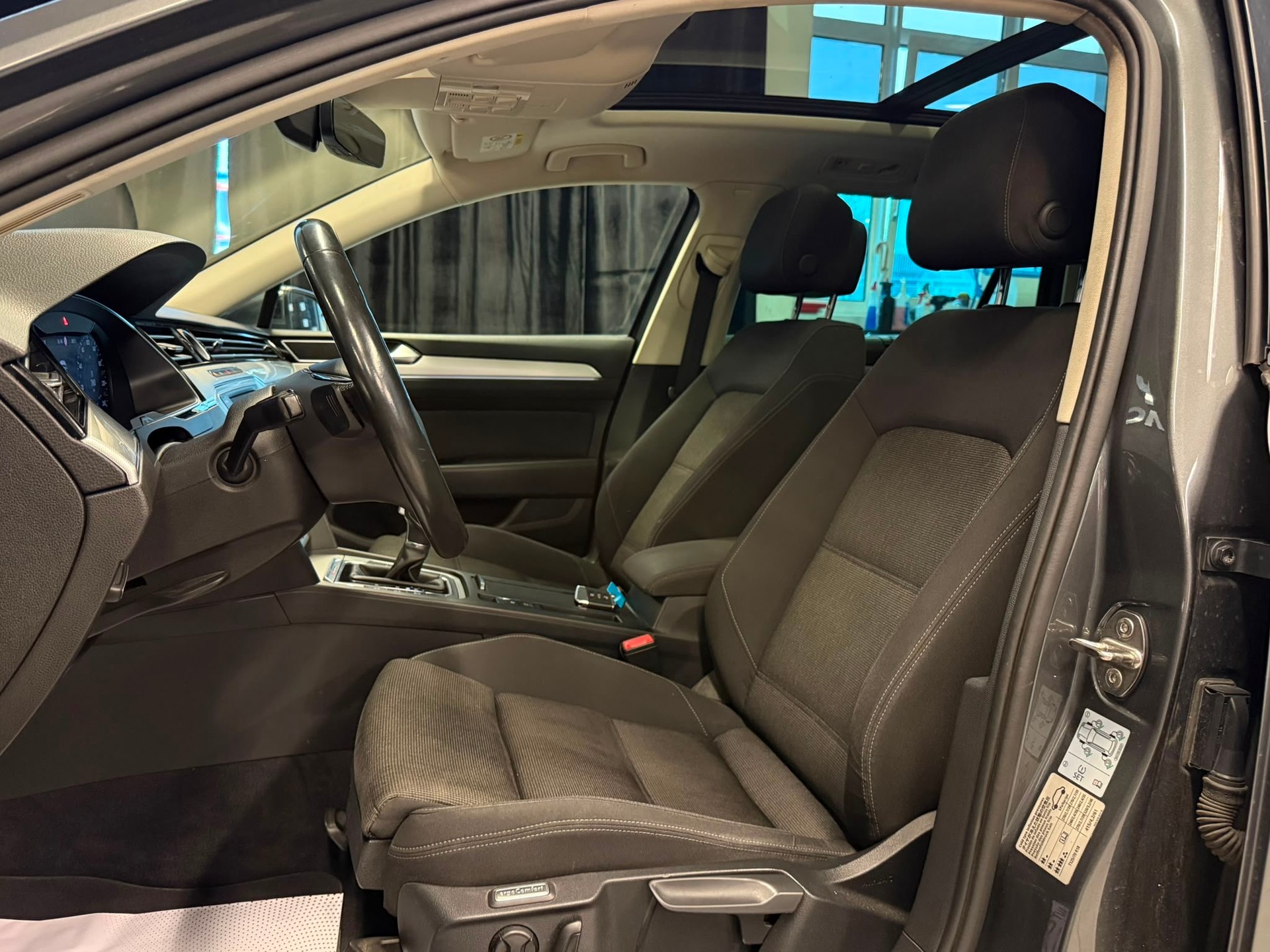 VW Passat Variant 2.0 TDI BMT Family DSG 4Motion-image-10