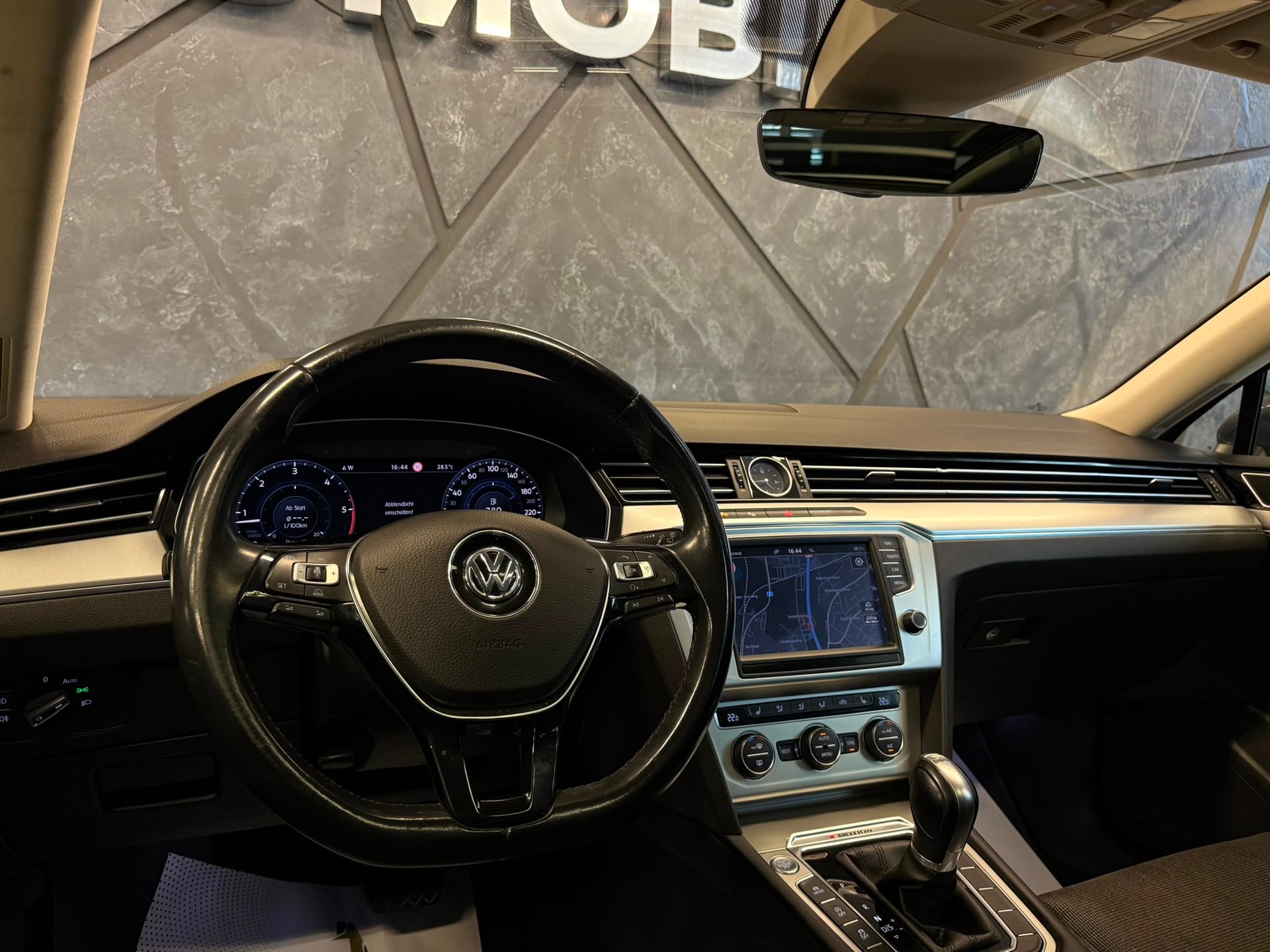 VW Passat Variant 2.0 TDI BMT Family DSG 4Motion-image-9