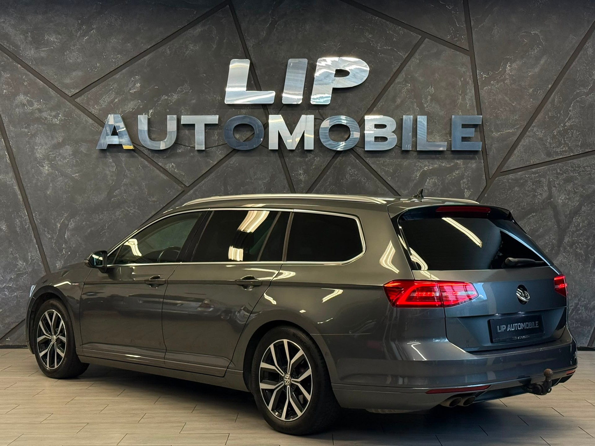 VW Passat Variant 2.0 TDI BMT Family DSG 4Motion-image-7