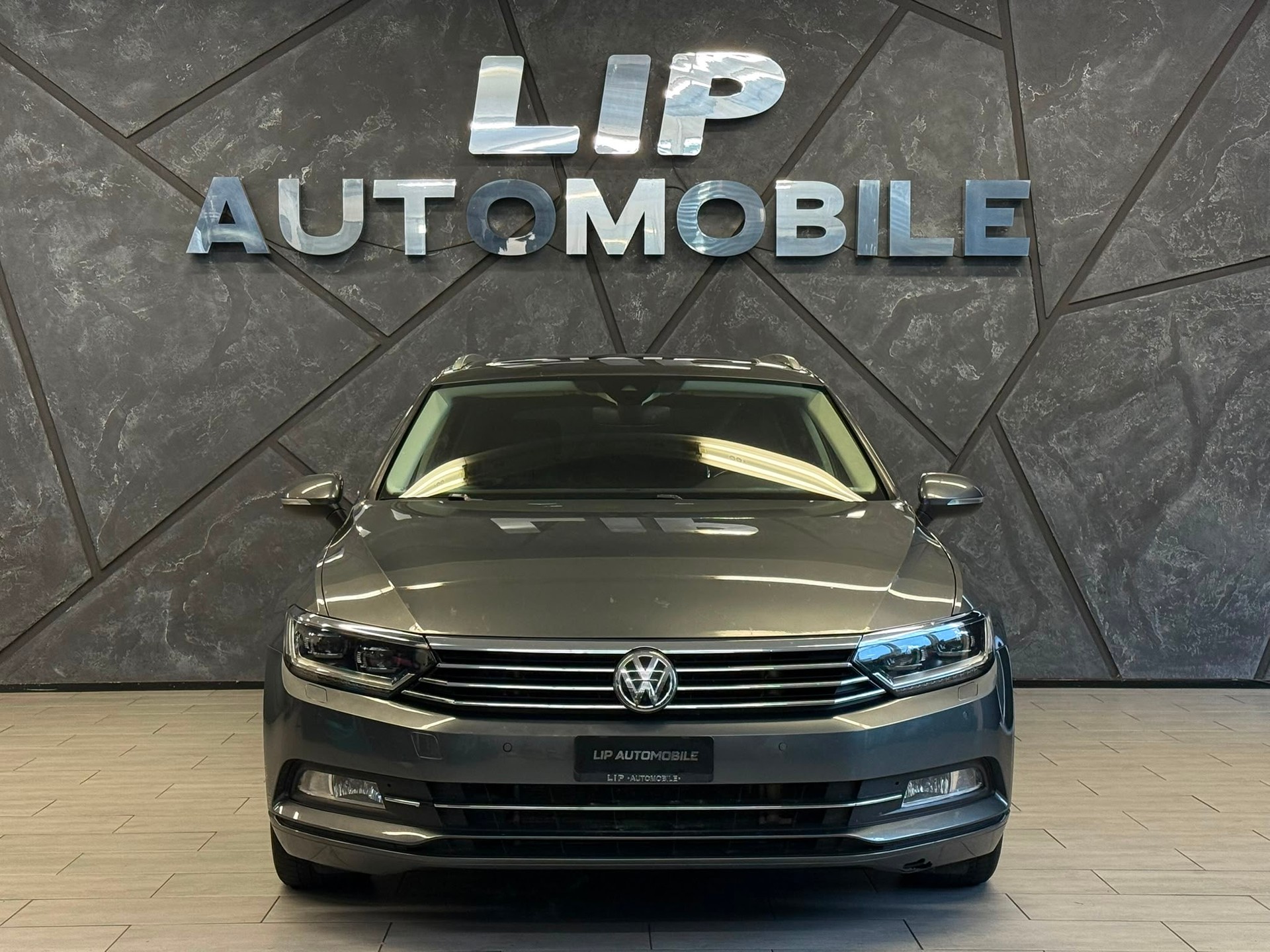 VW Passat Variant 2.0 TDI BMT Family DSG 4Motion-showroom-element-1