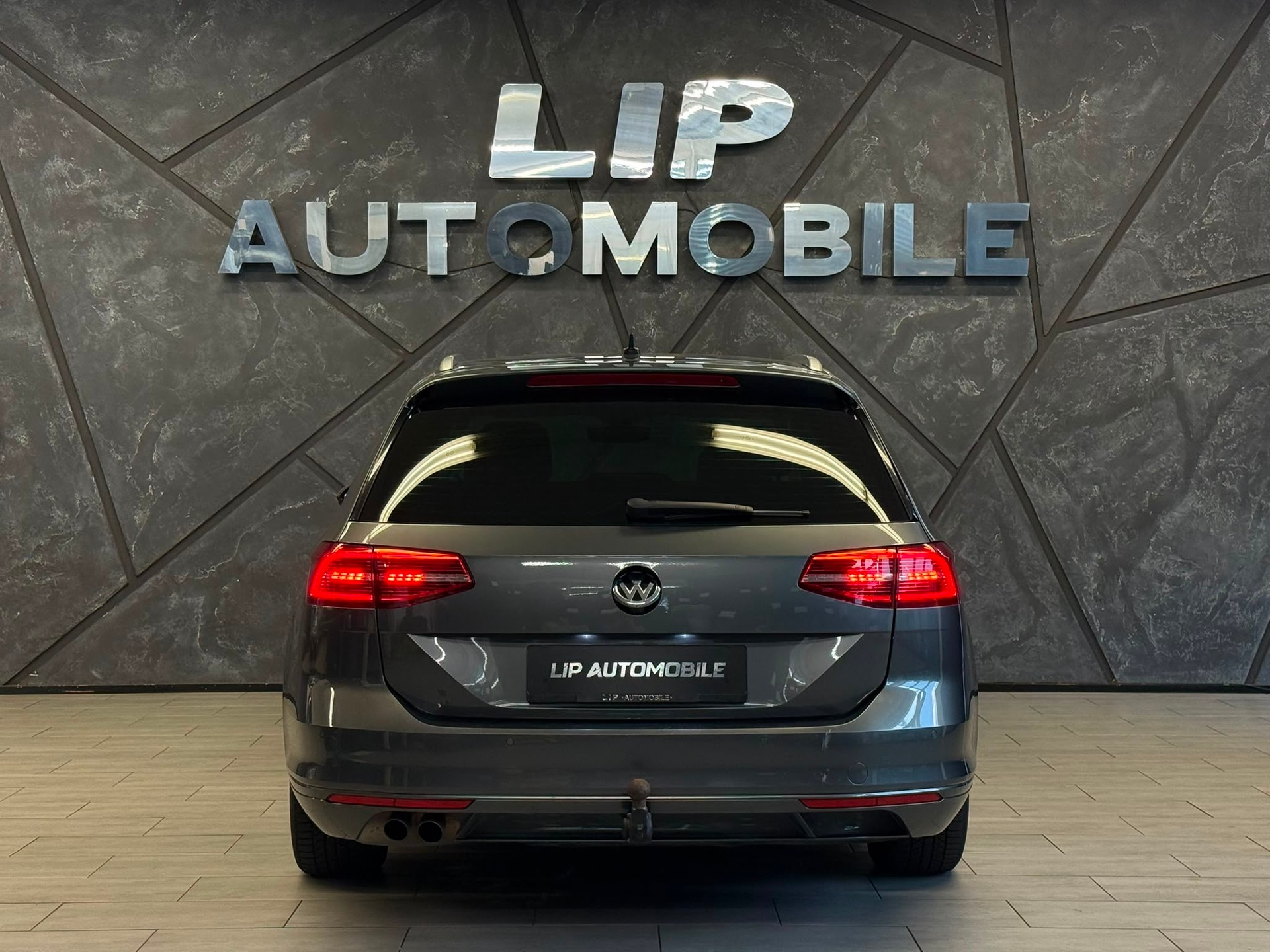 VW Passat Variant 2.0 TDI BMT Family DSG 4Motion-image-6