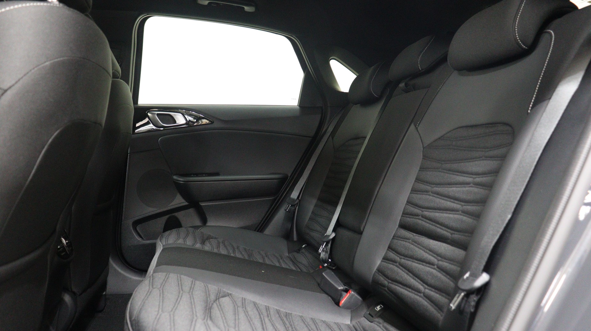 KIA Ceed 1.5 T-GDi MHEV GT-Line-image-3