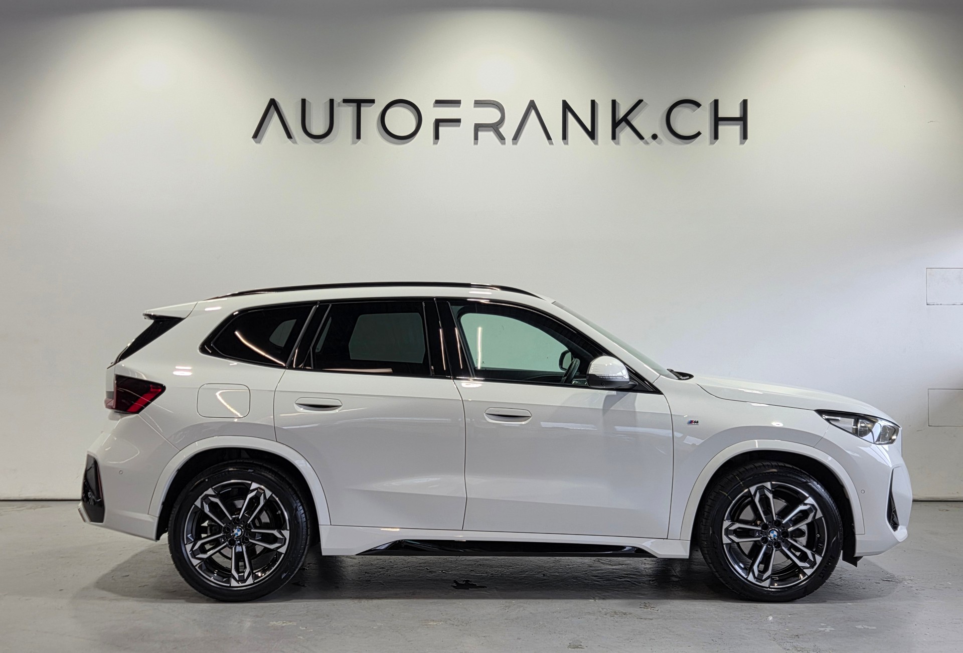 BMW X1 23i xDrive M-Sport-image-4