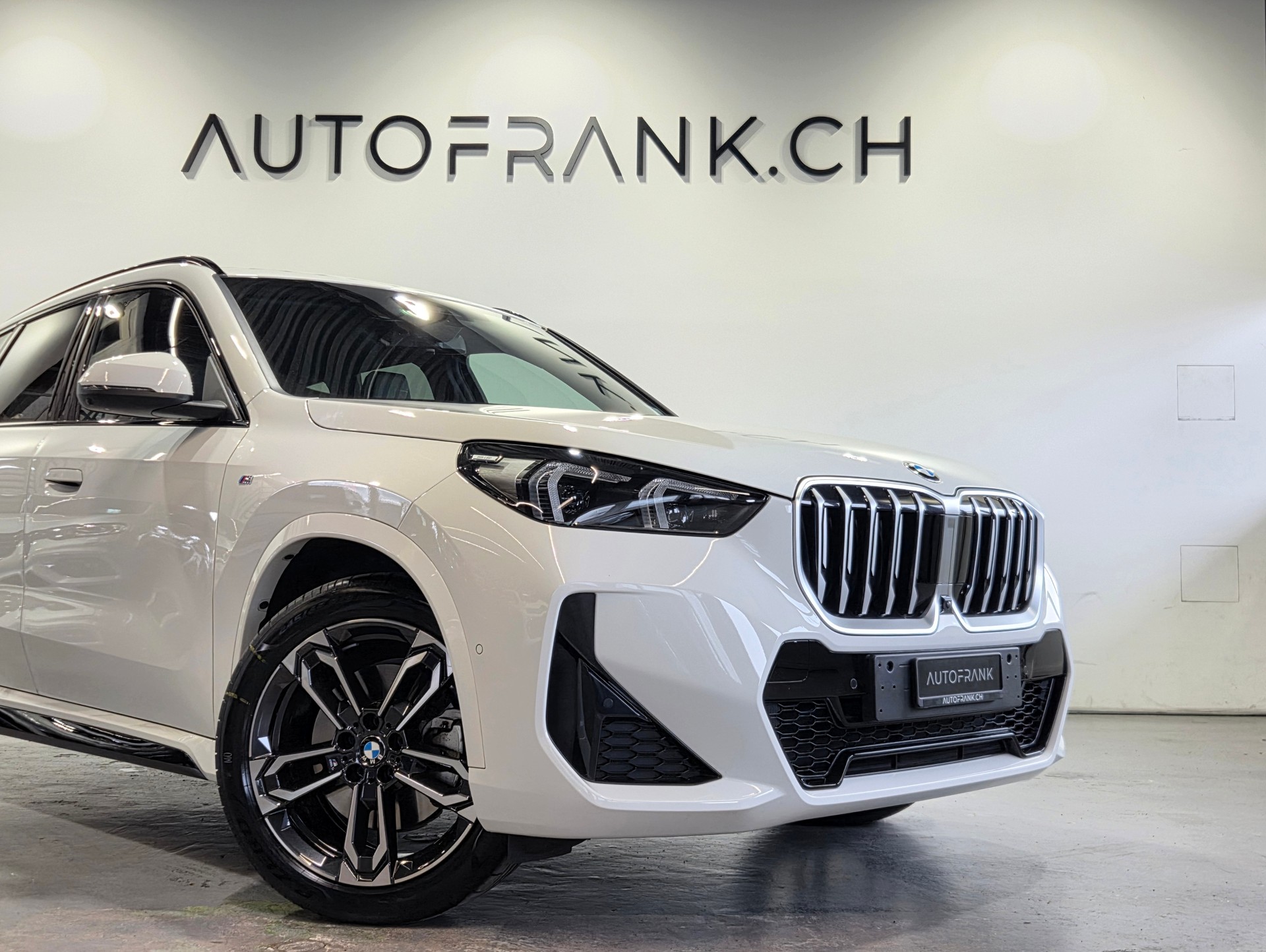 BMW X1 23i xDrive M-Sport-image-1
