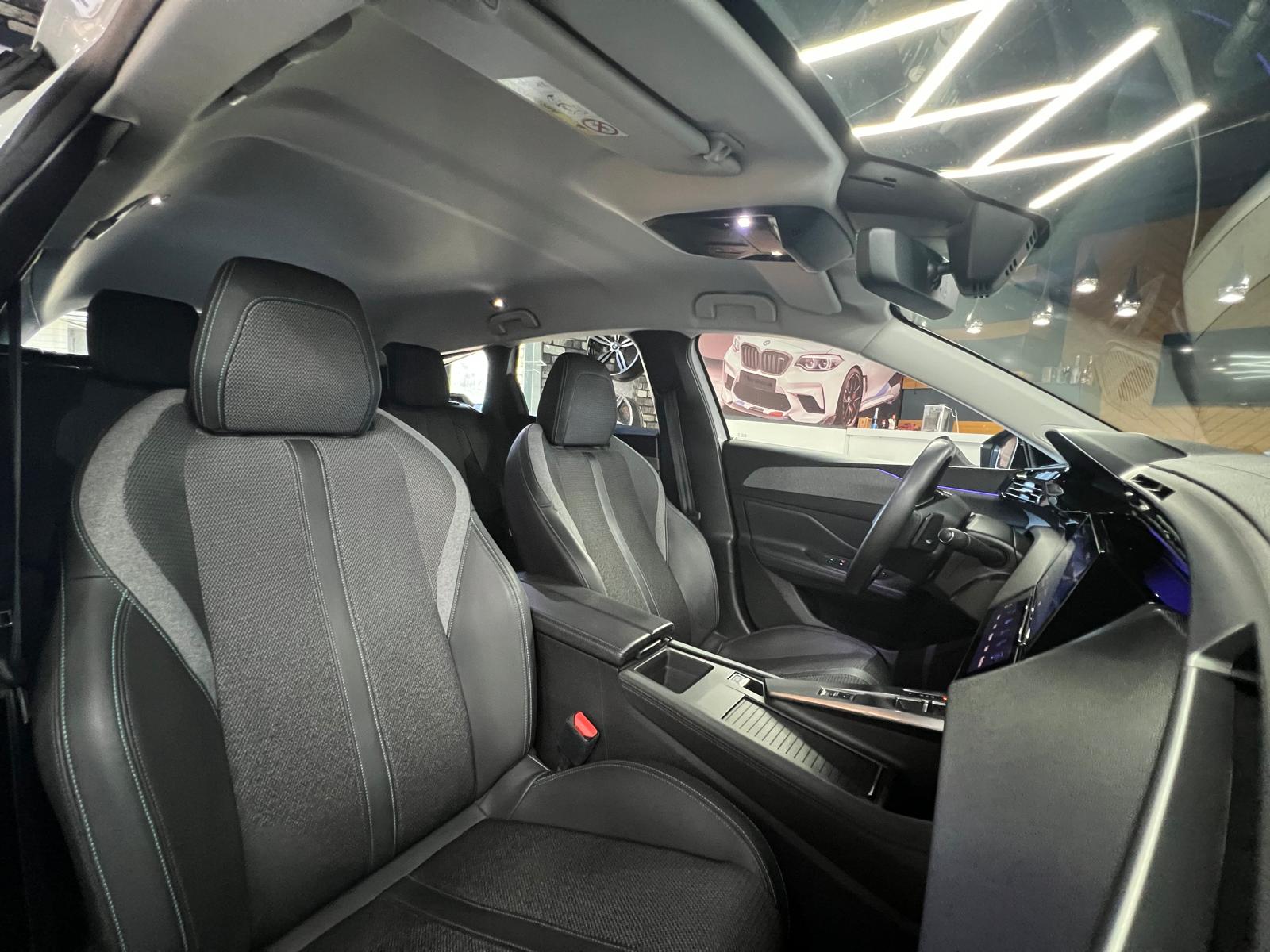 PEUGEOT 308 SW 1.5 BlueHDI Allure Pack EAT8 White Edition-image-14