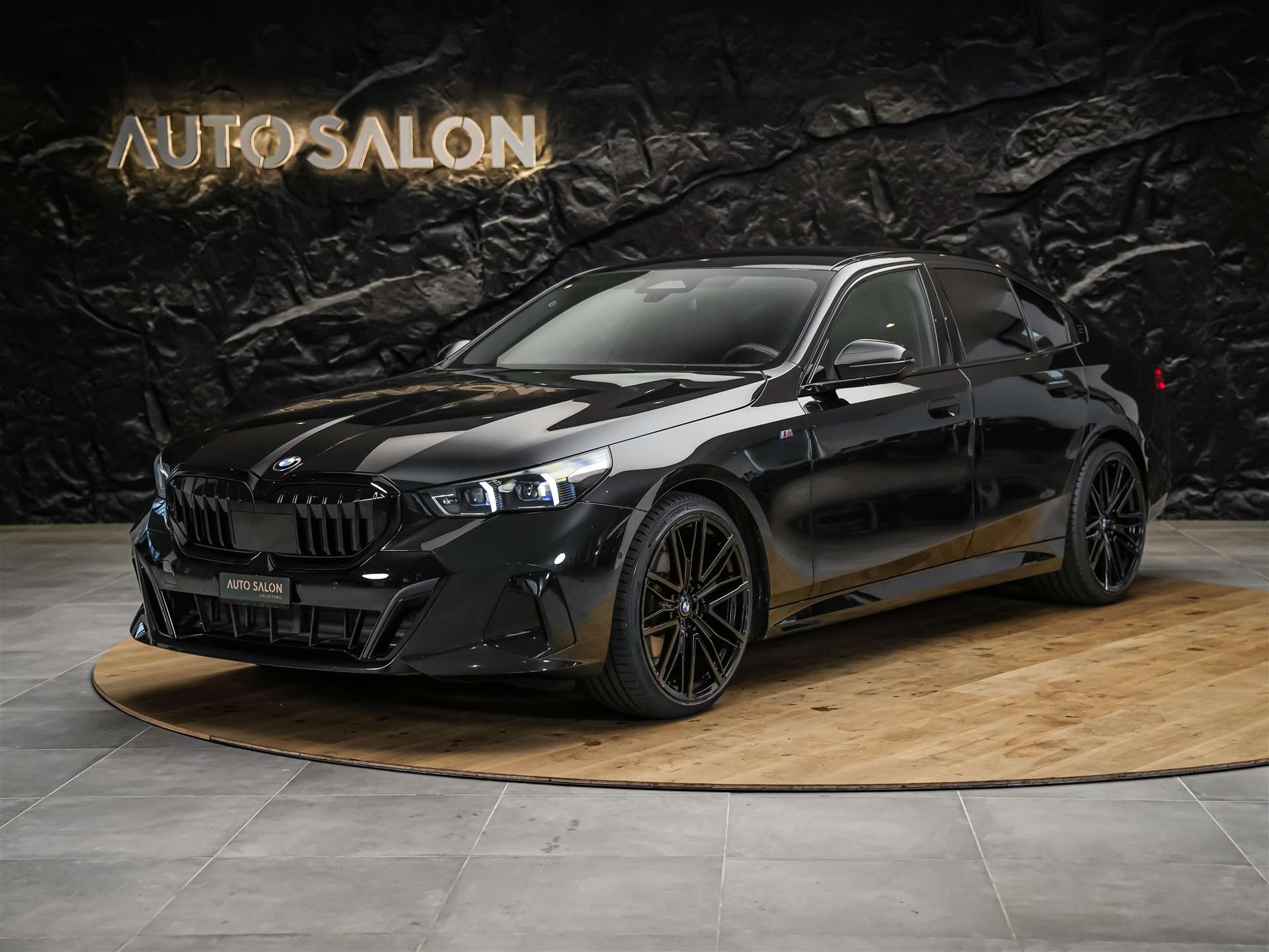 BMW 520i M Sport Steptronic *ALL BLACK*21" Felgen*Werksgarantie*-image-0