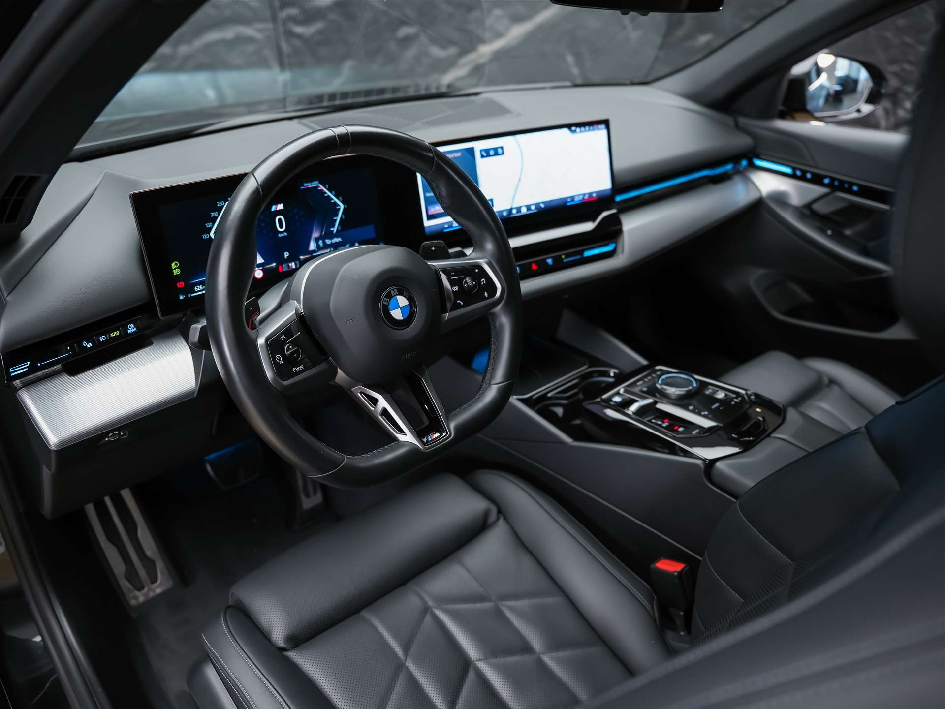 BMW 520i M Sport Steptronic *ALL BLACK*21" Felgen*Werksgarantie*-image-7