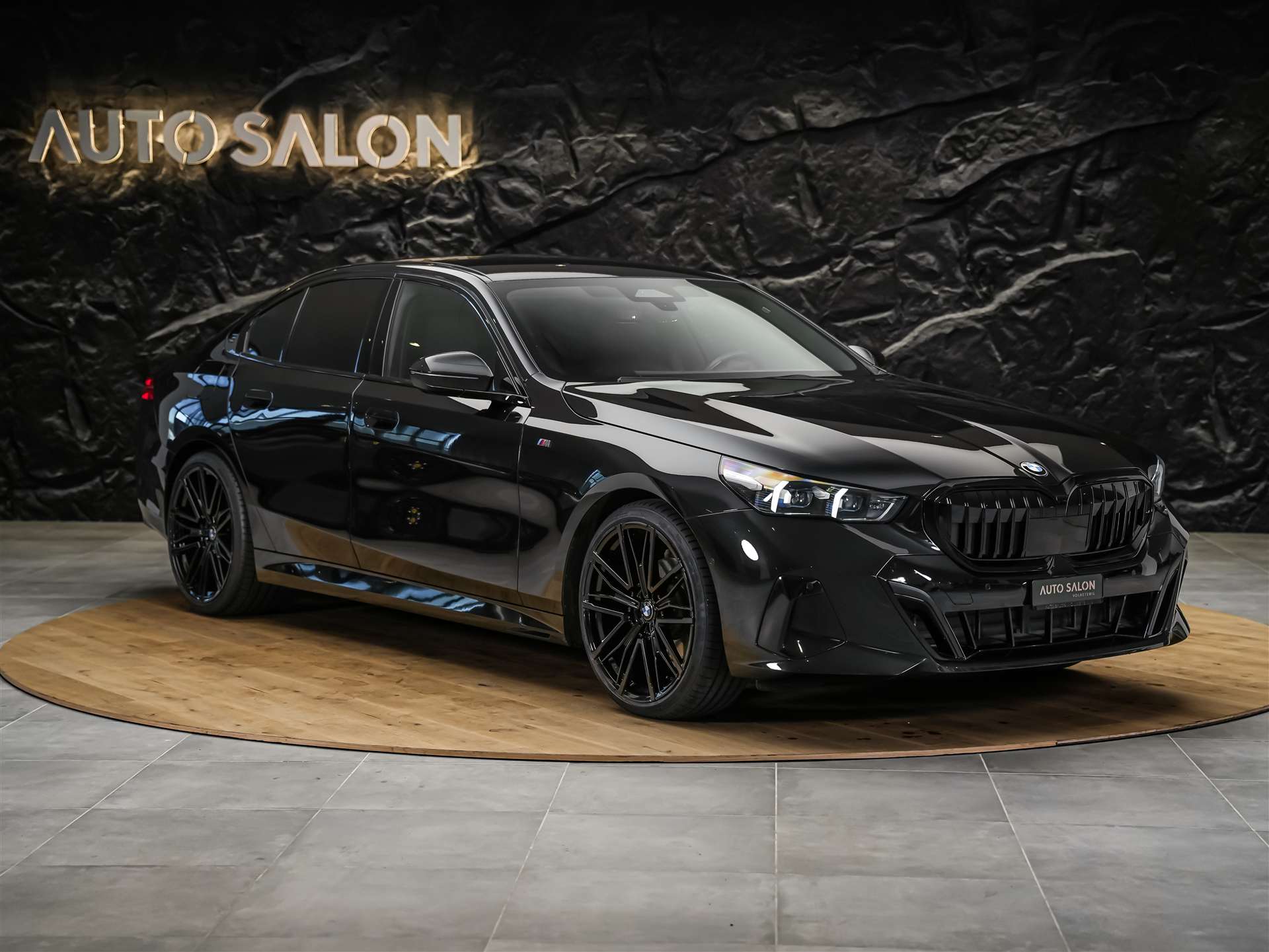 BMW 520i M Sport Steptronic *ALL BLACK*21" Felgen*Werksgarantie*-image-5