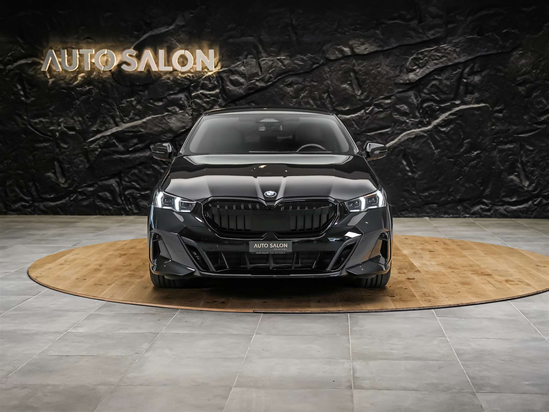 BMW 520i M Sport Steptronic *ALL BLACK*21" Felgen*Werksgarantie*-image-6