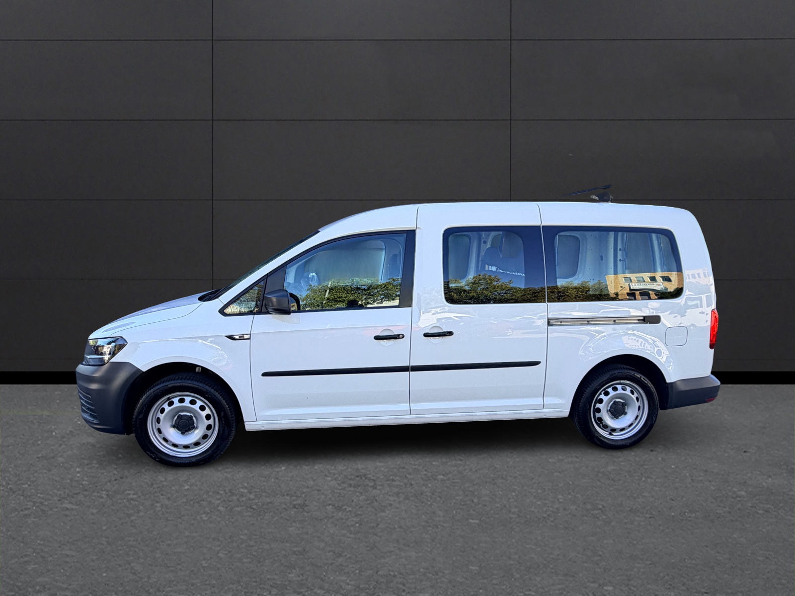 VW Caddy Maxi 1.4TSI BlueMotion Technology-image-5