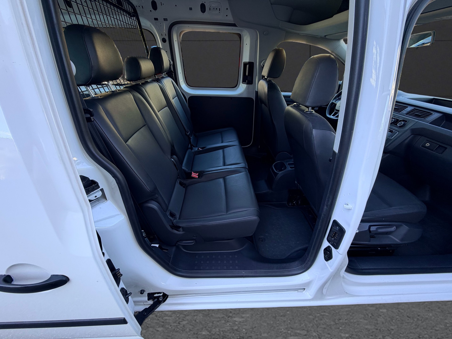 VW Caddy Maxi 1.4TSI BlueMotion Technology-image-10