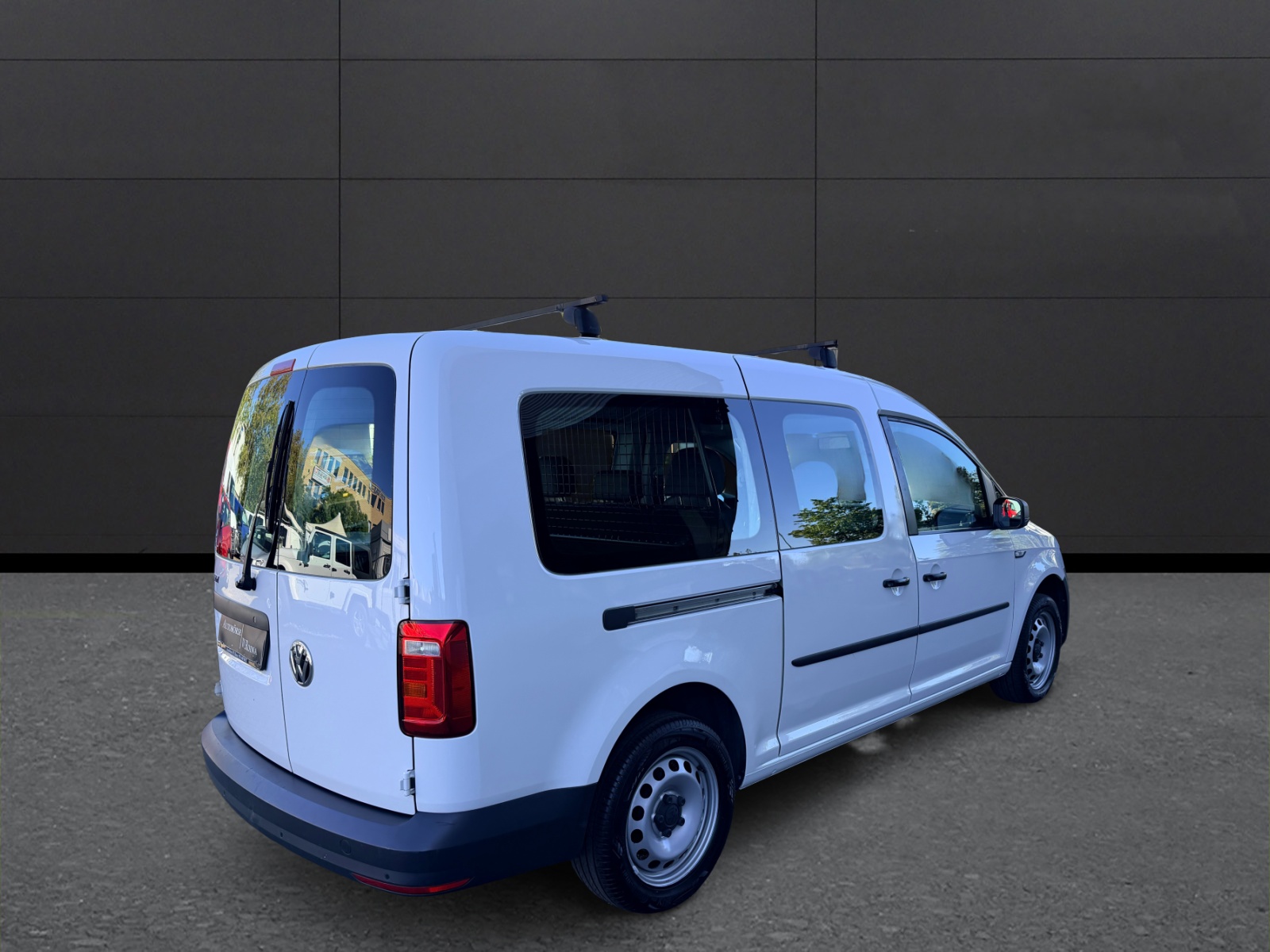 VW Caddy Maxi 1.4TSI BlueMotion Technology-image-2