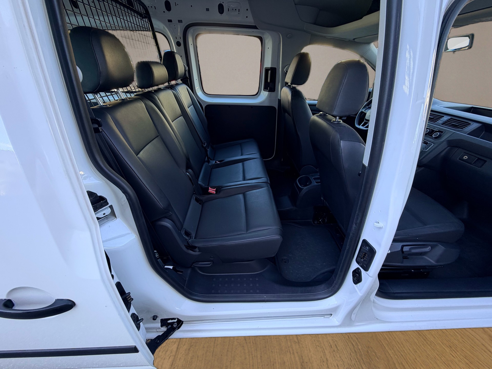 VW Caddy Maxi 1.4TSI BlueMotion Technology-image-10