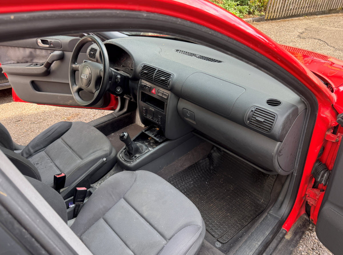 AUDI A3 1.6 Ambition-image-4
