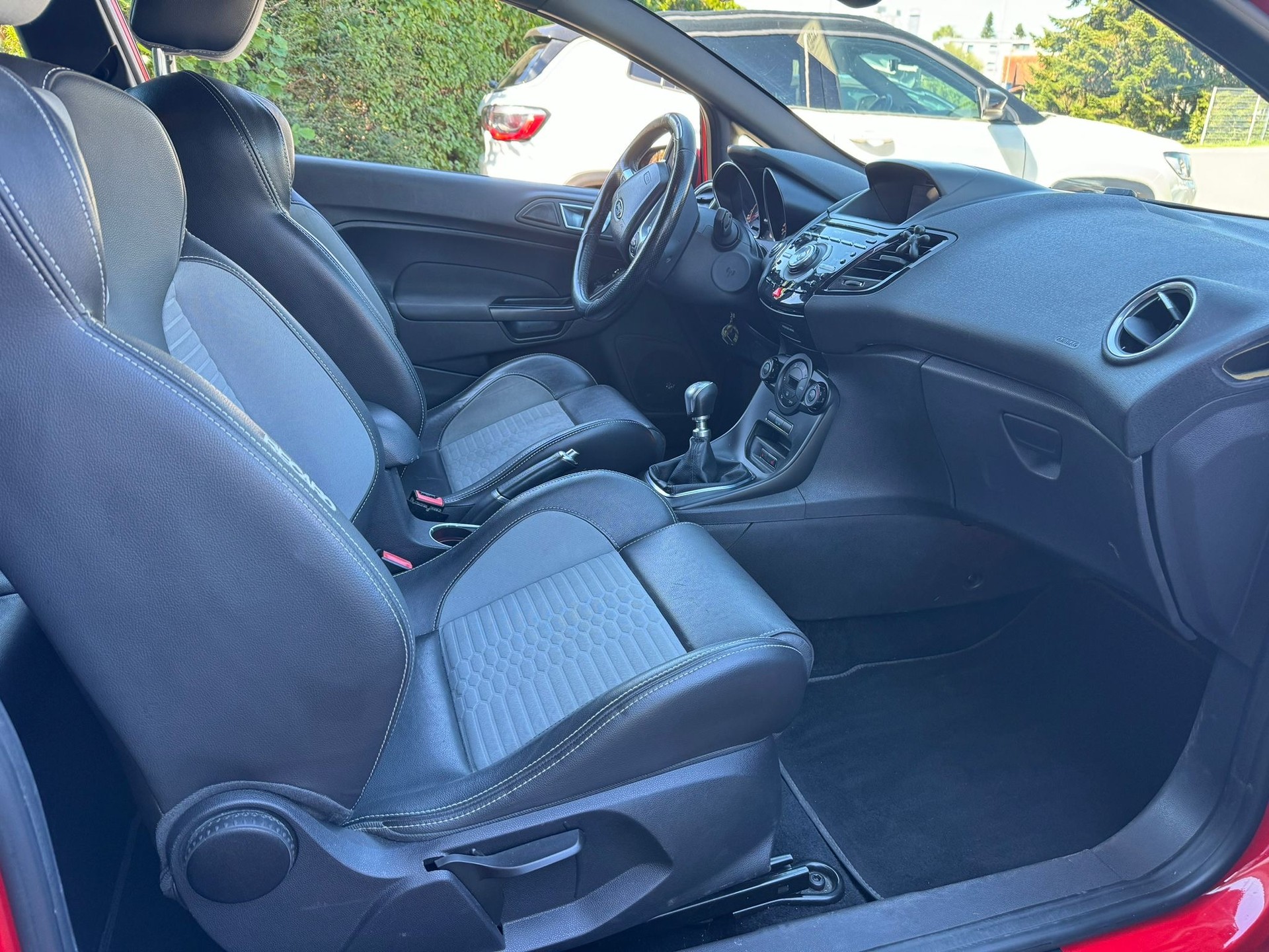FORD Fiesta 1.6 SCTi ST-2-image-5