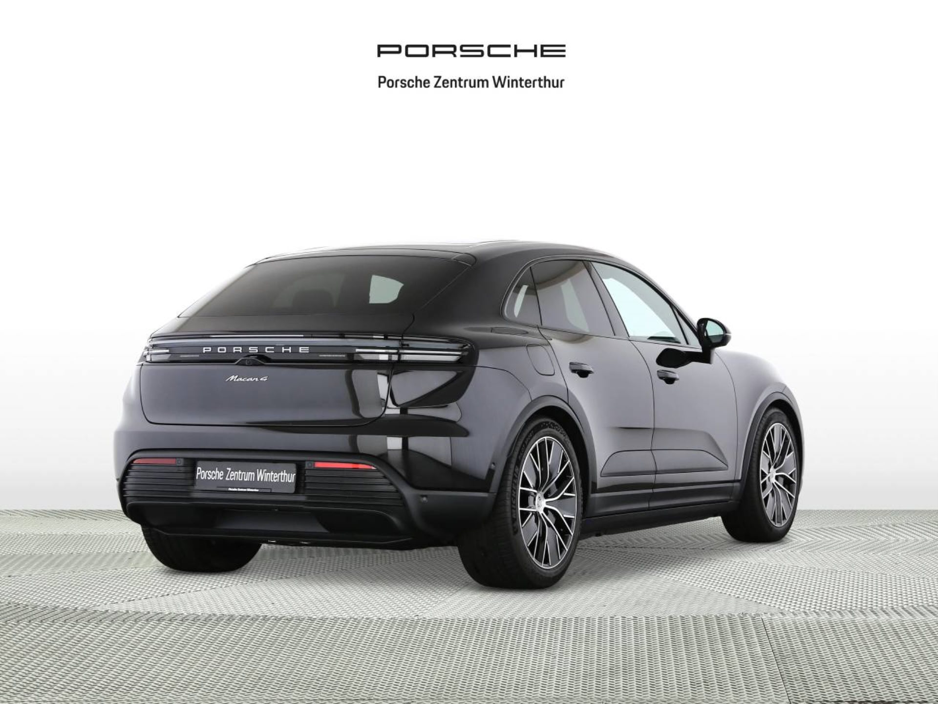 PORSCHE Macan 4-image-2