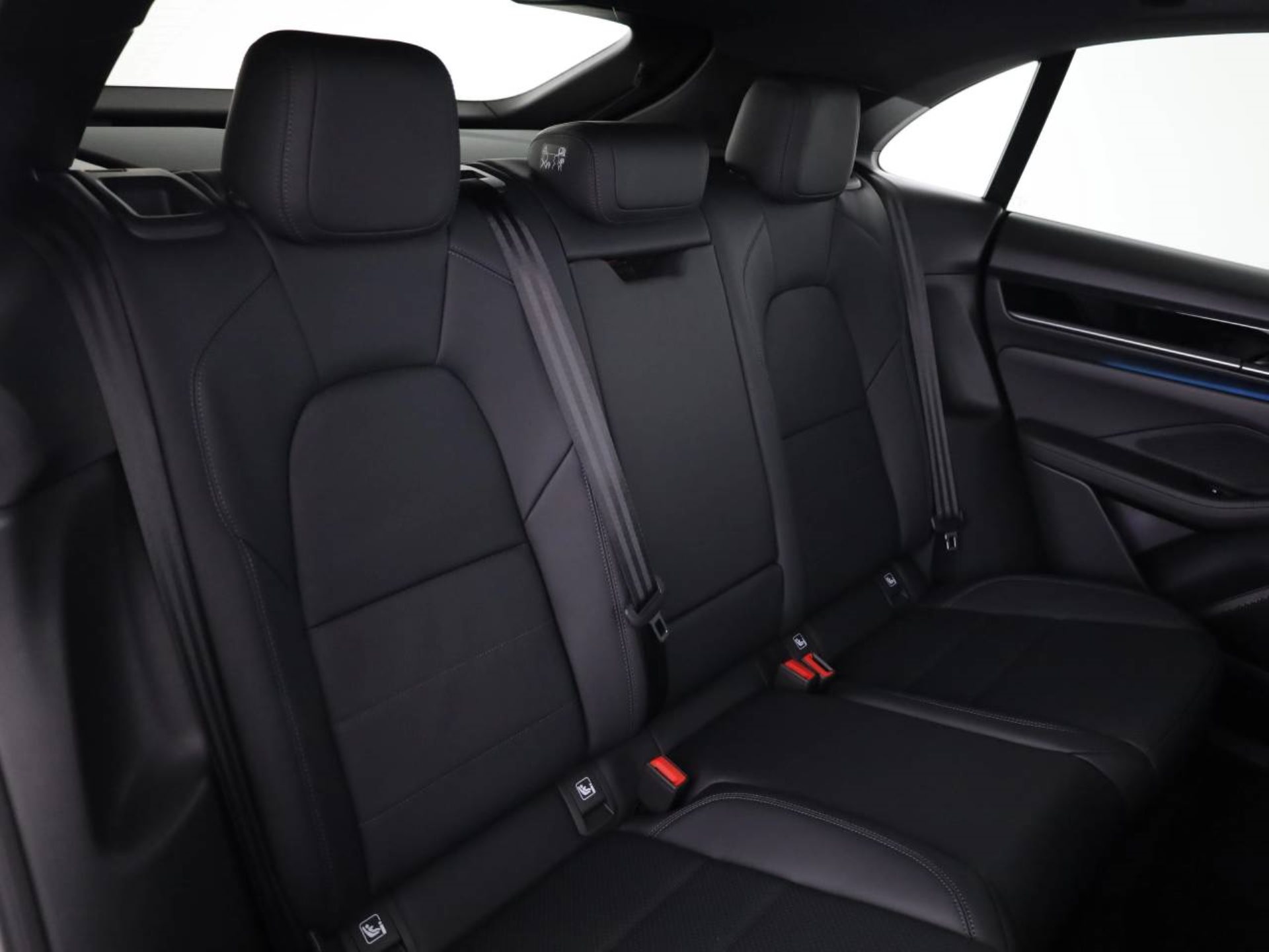 PORSCHE Macan 4-image-17