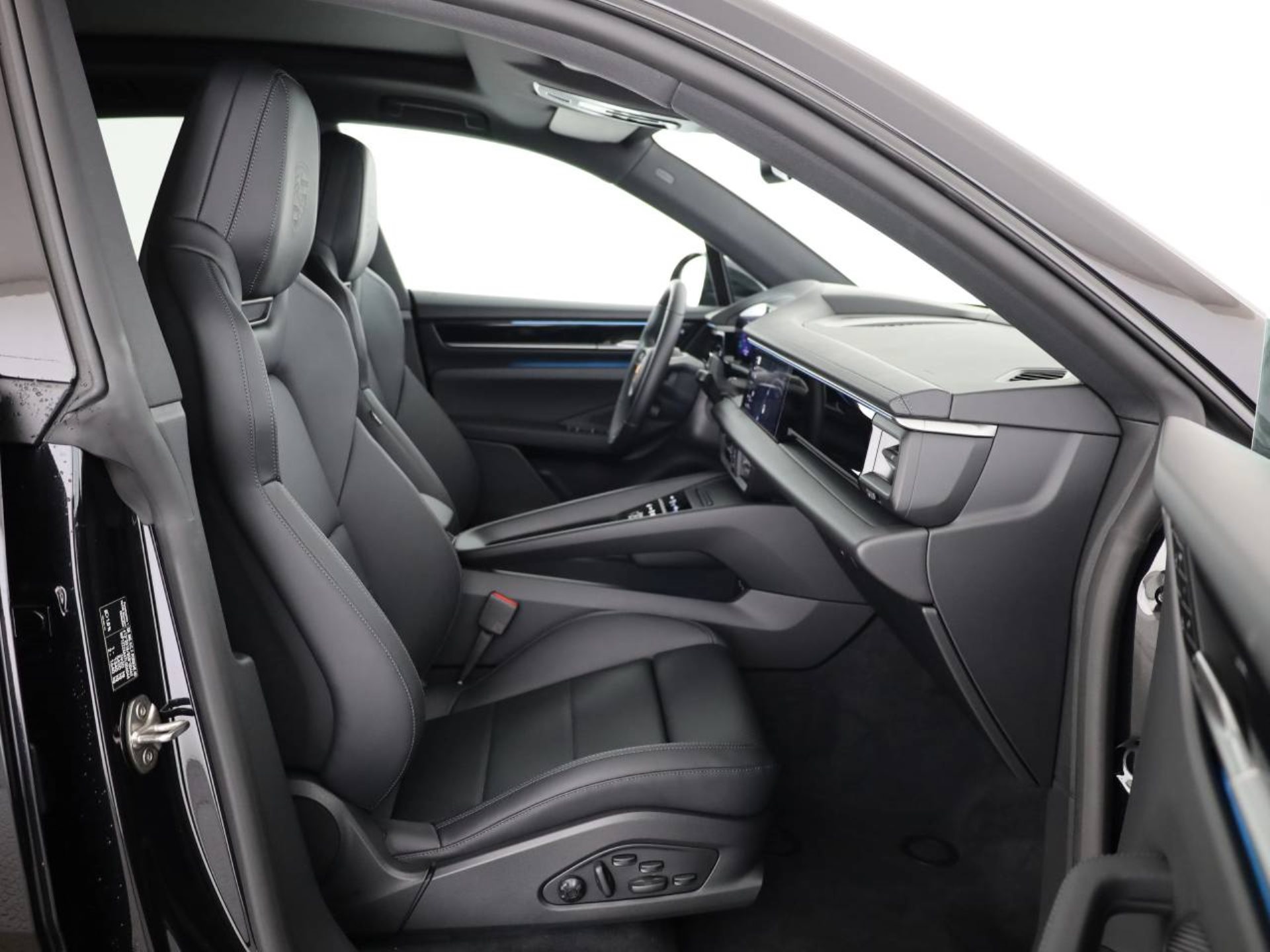 PORSCHE Macan 4-image-15