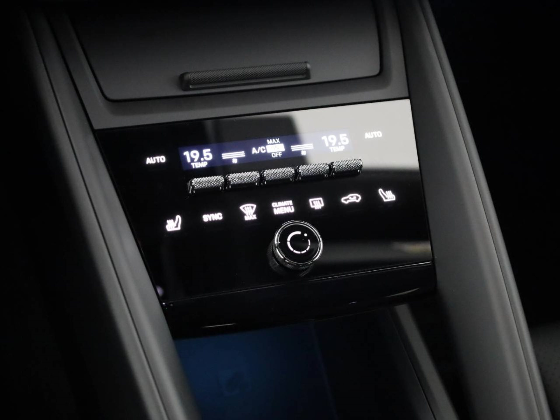 PORSCHE Macan 4-image-11
