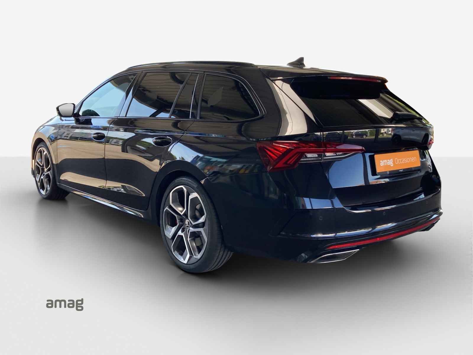SKODA Octavia Combi 2.0 TSI DSG RS-image-2