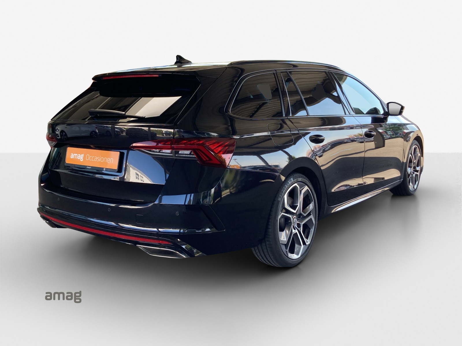 SKODA Octavia Combi 2.0 TSI DSG RS-image-4