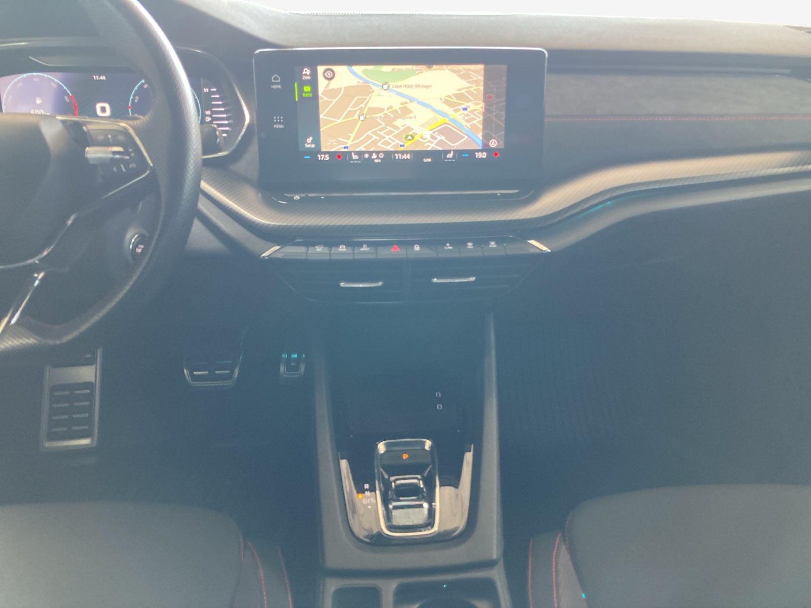 SKODA Octavia Combi 2.0 TSI DSG RS-image-10