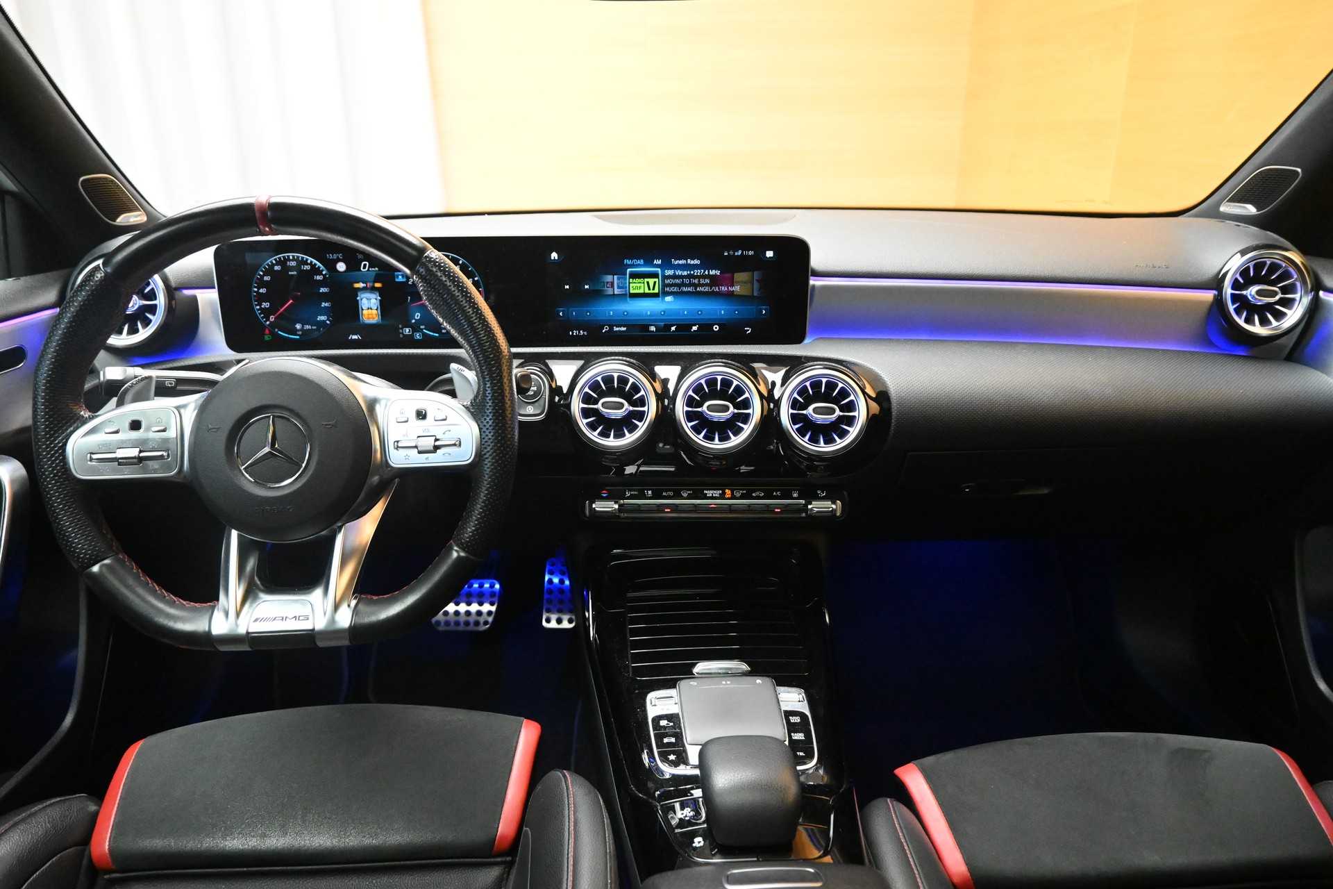 MERCEDES-BENZ A 35 AMG 4Matic Speedshift*AMG Performance-Sitze*-image-8