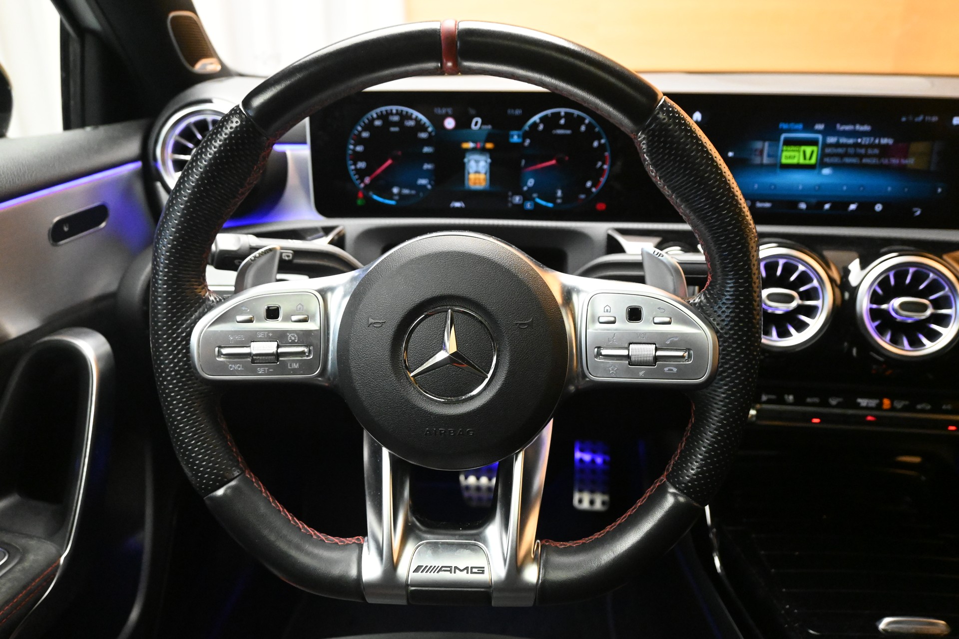 MERCEDES-BENZ A 35 AMG 4Matic Speedshift*AMG Performance-Sitze*-image-9