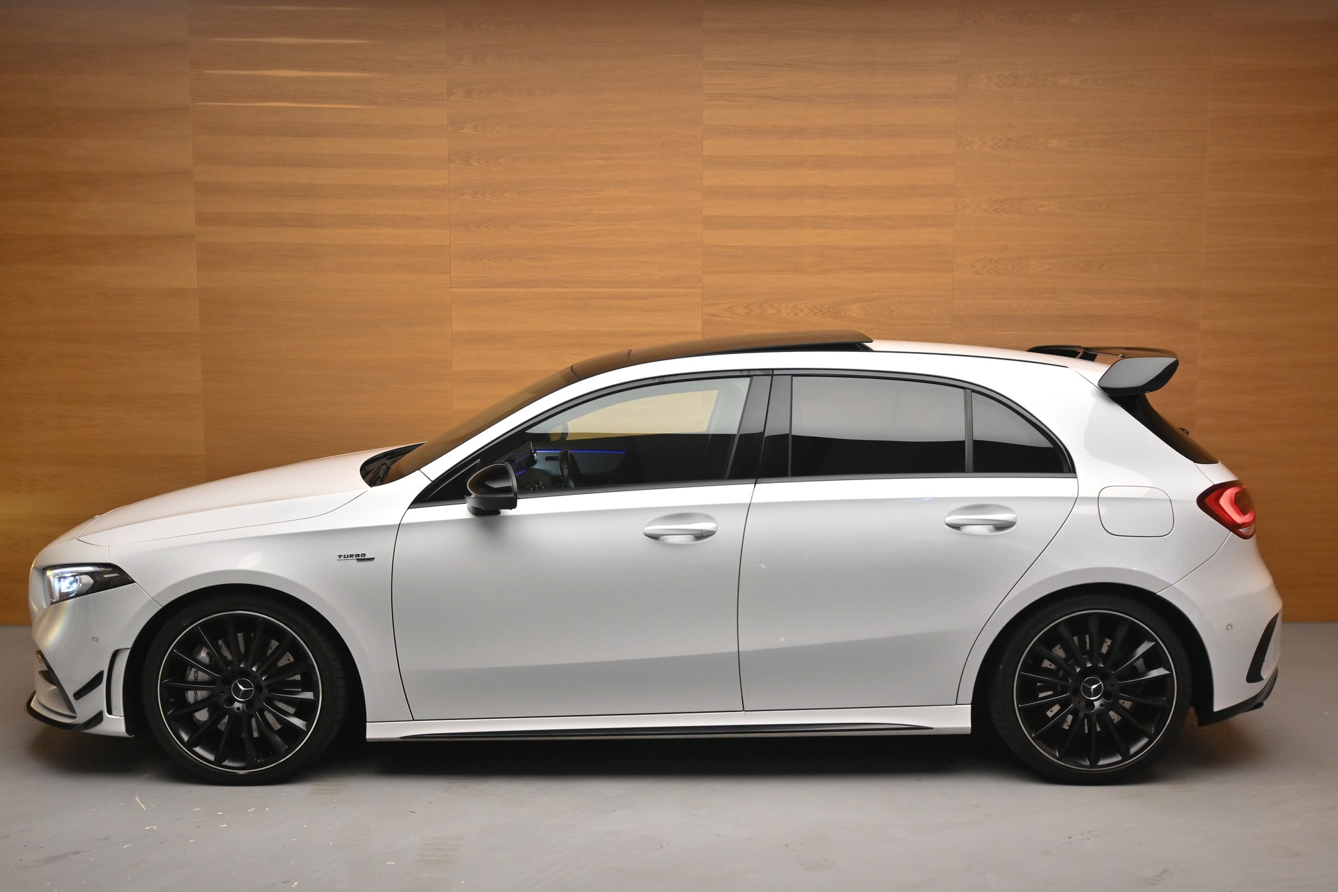 MERCEDES-BENZ A 35 AMG 4Matic Speedshift*AMG Performance-Sitze*-image-3