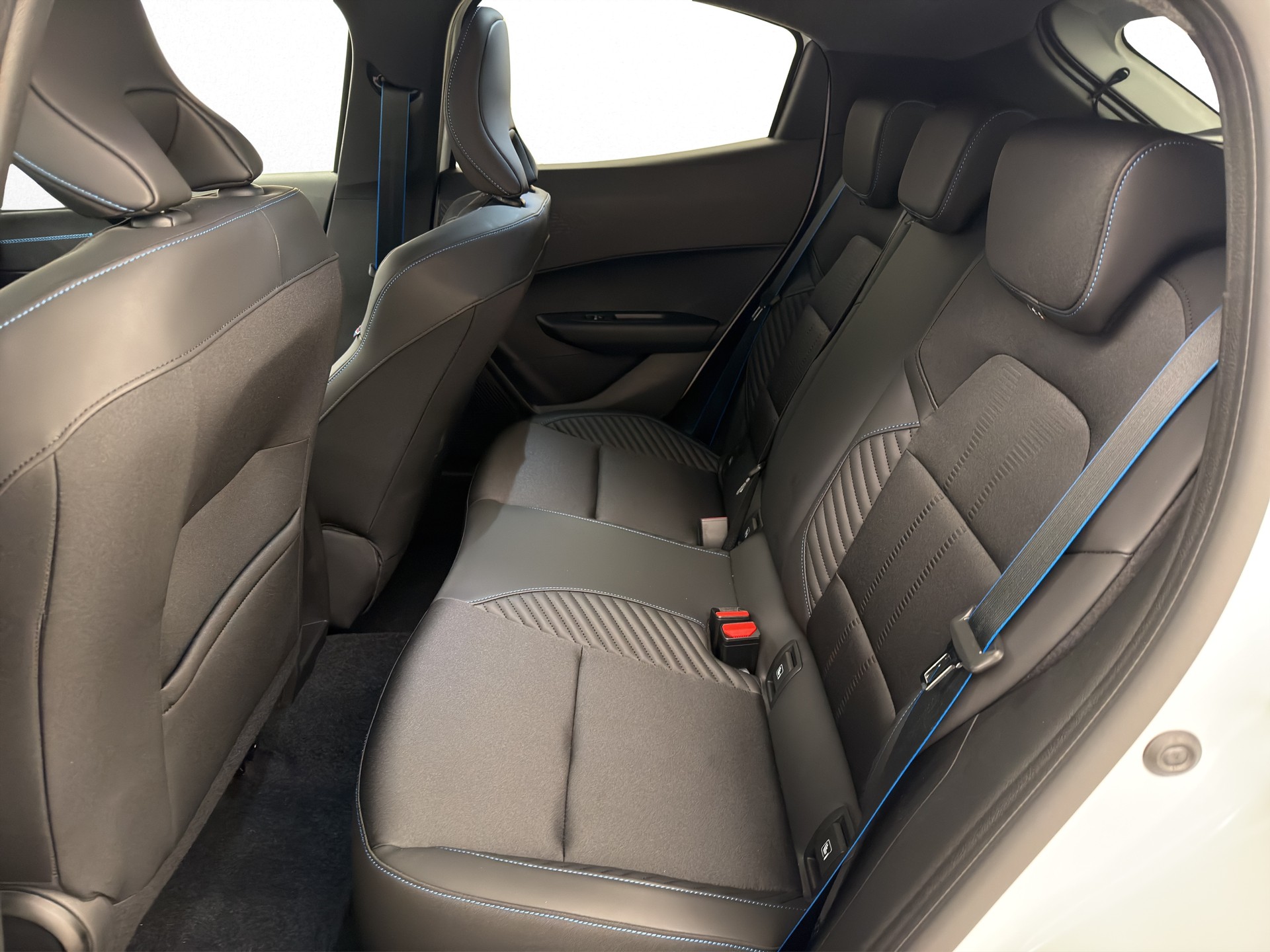 RENAULT Clio 1.8 E-Tech esprit Alpine-image-11
