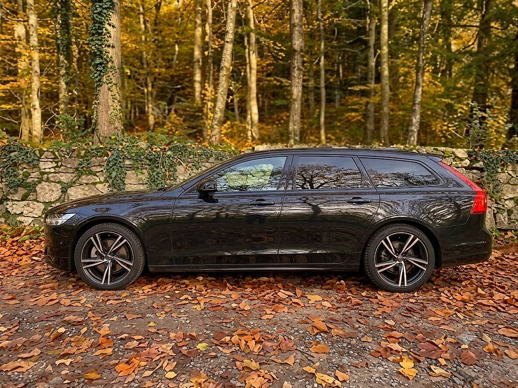 VOLVO V90 T8 eAWD Twin Engine R-Design Geartronic-image-1