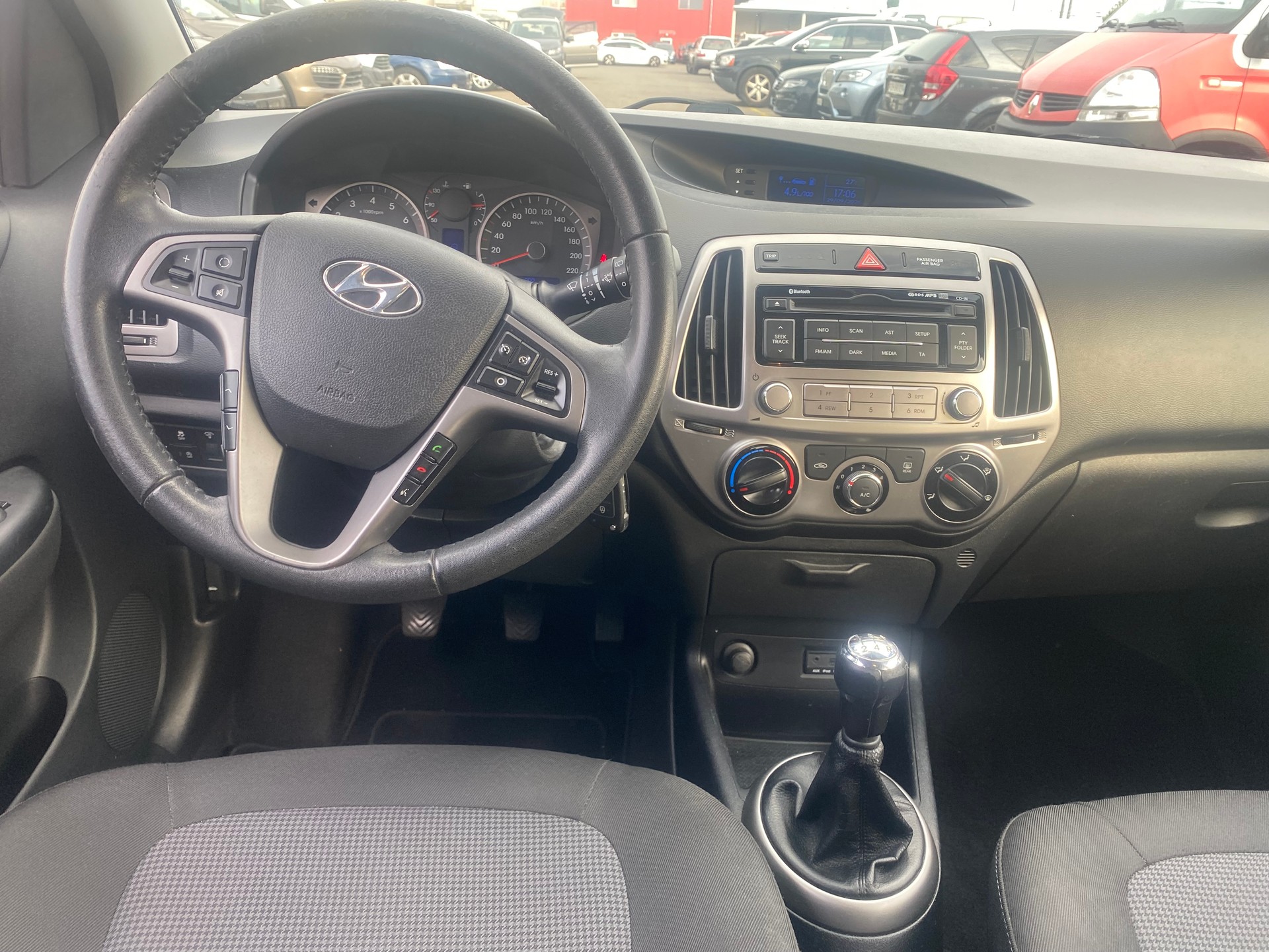HYUNDAI i20 1.2 Pica-image-8
