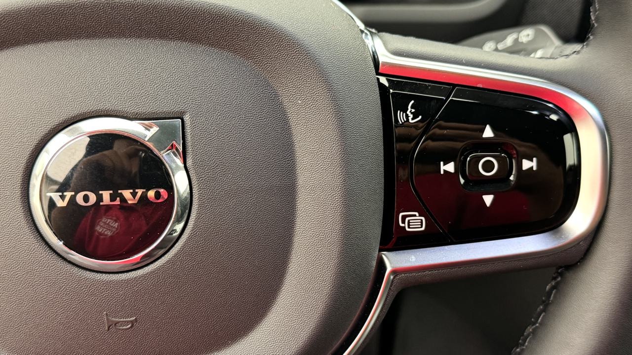 VOLVO XC90 T8 AWD PluginHybrid Black Edition Geartronic-image-9